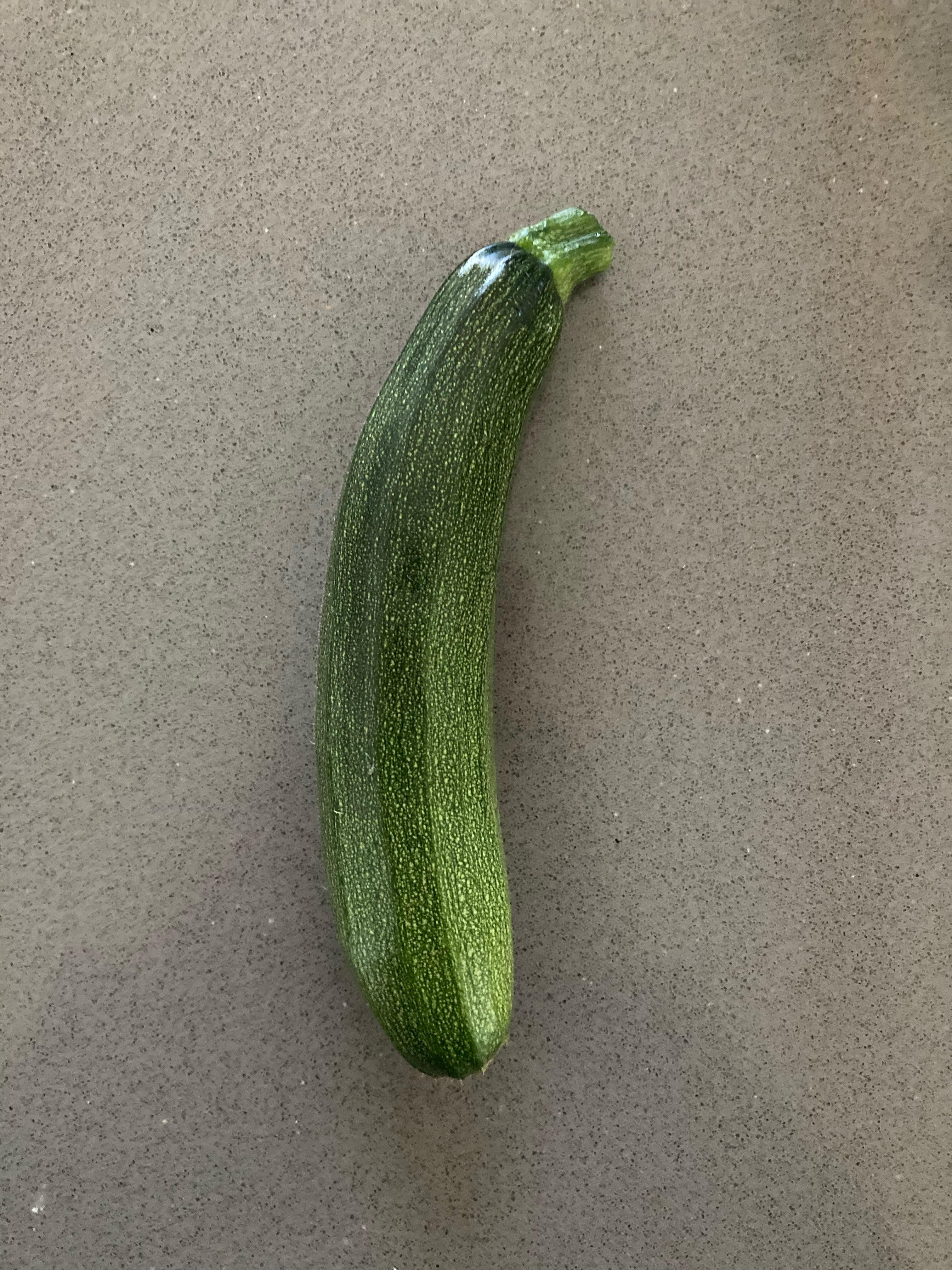 Can different zucchini varieties safely cross pollinate? More info in