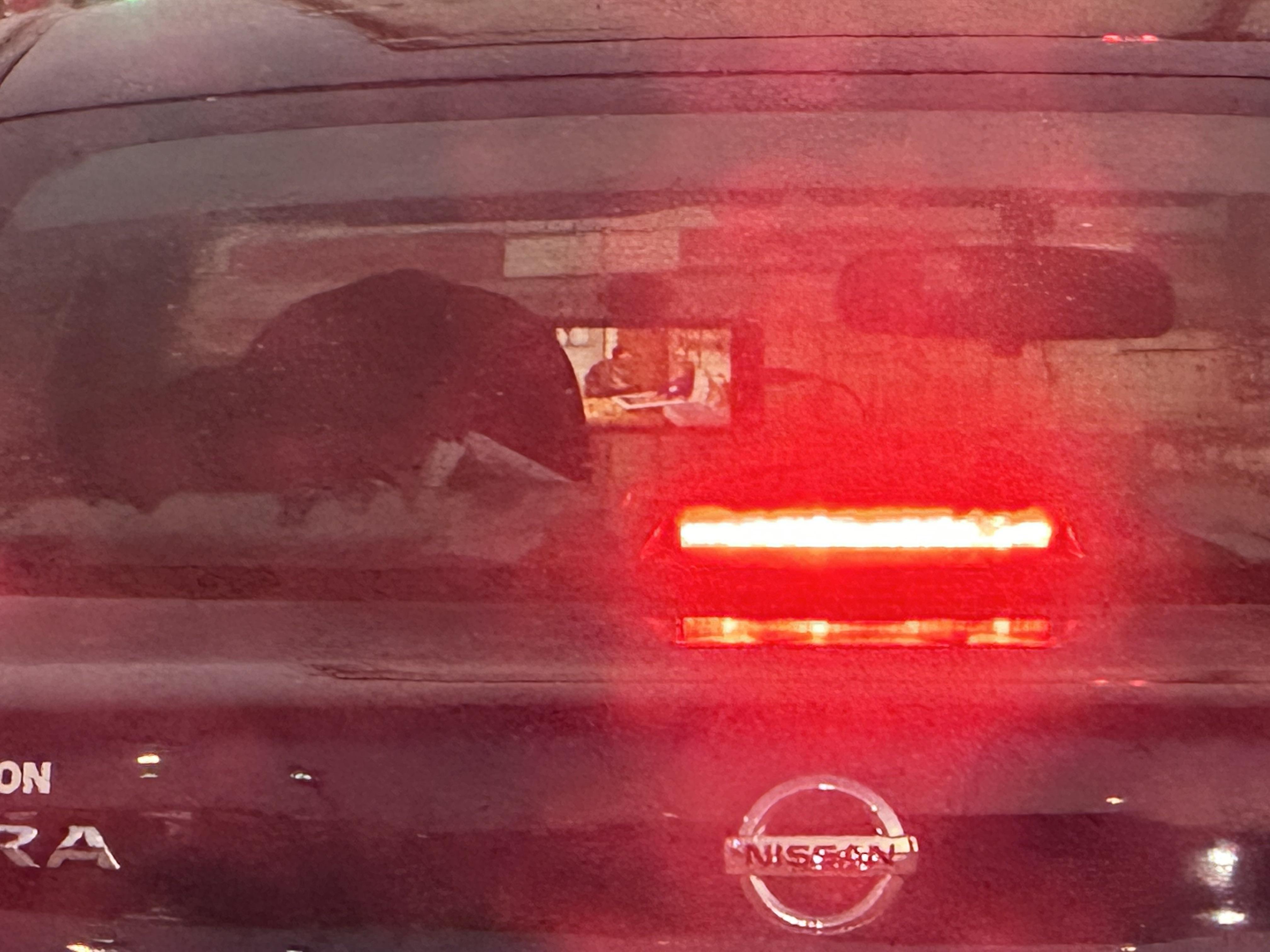 Watching Seinfeld while driving r/IdiotsInCars