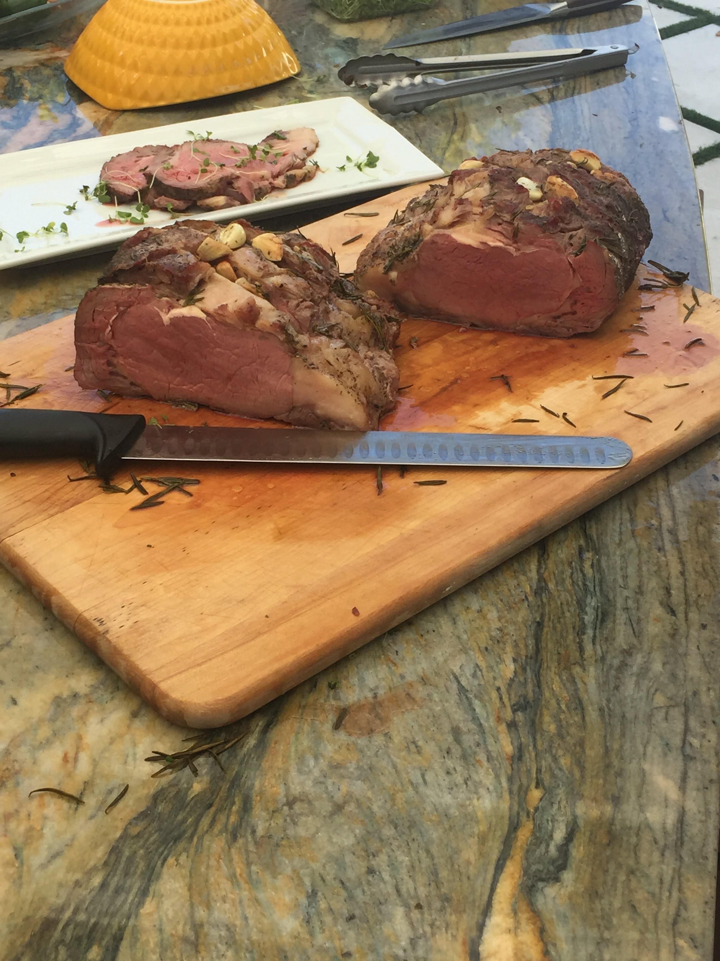 Prime rib cooked to perfection on a Big Green Egg [OC] [2448 x 3264