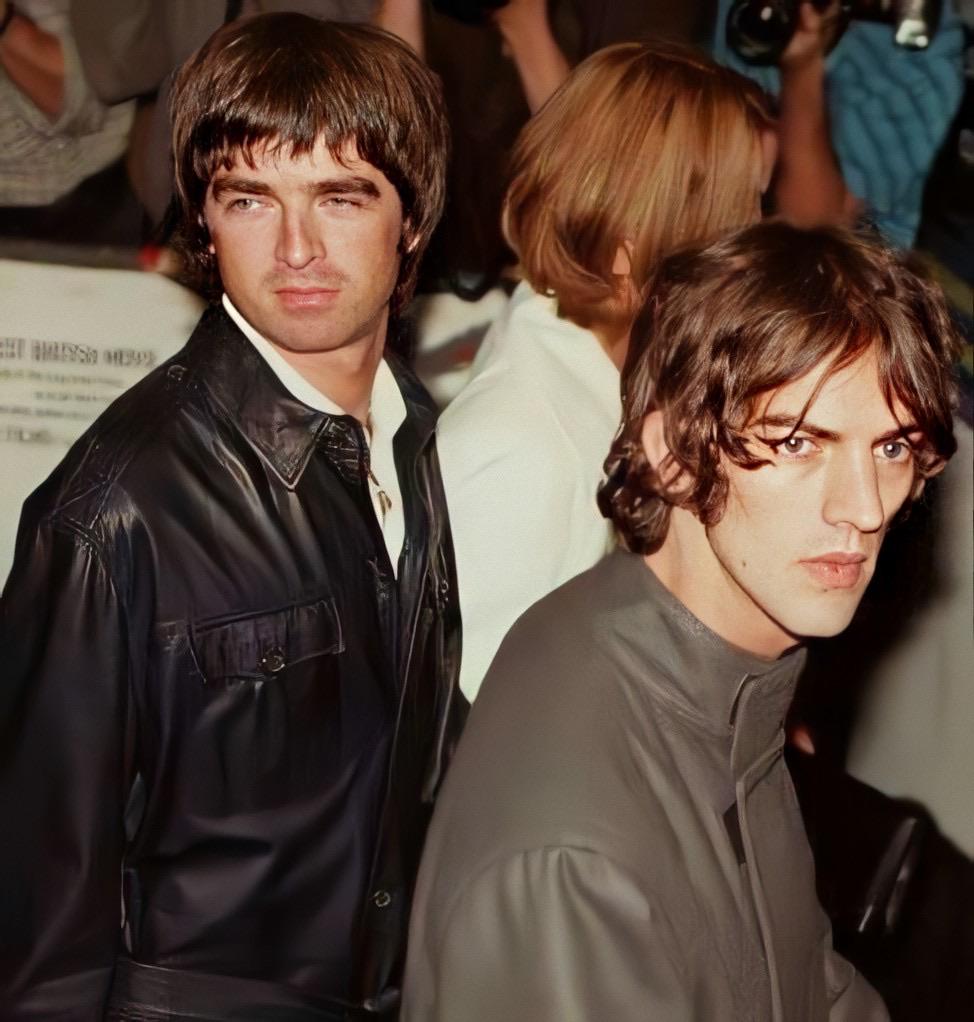 Noel and Richard Ashcroft (circa 1995?) r/oasis