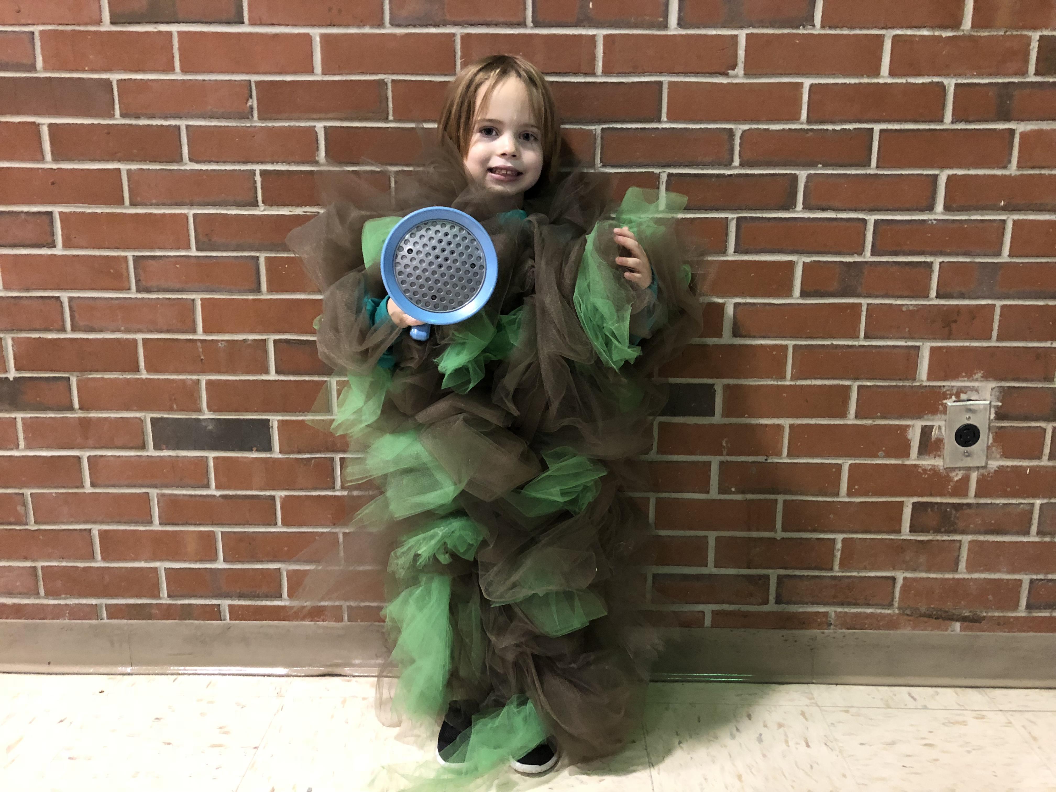This kid is "fart" for Halloween r/KidsAreFuckingStupid