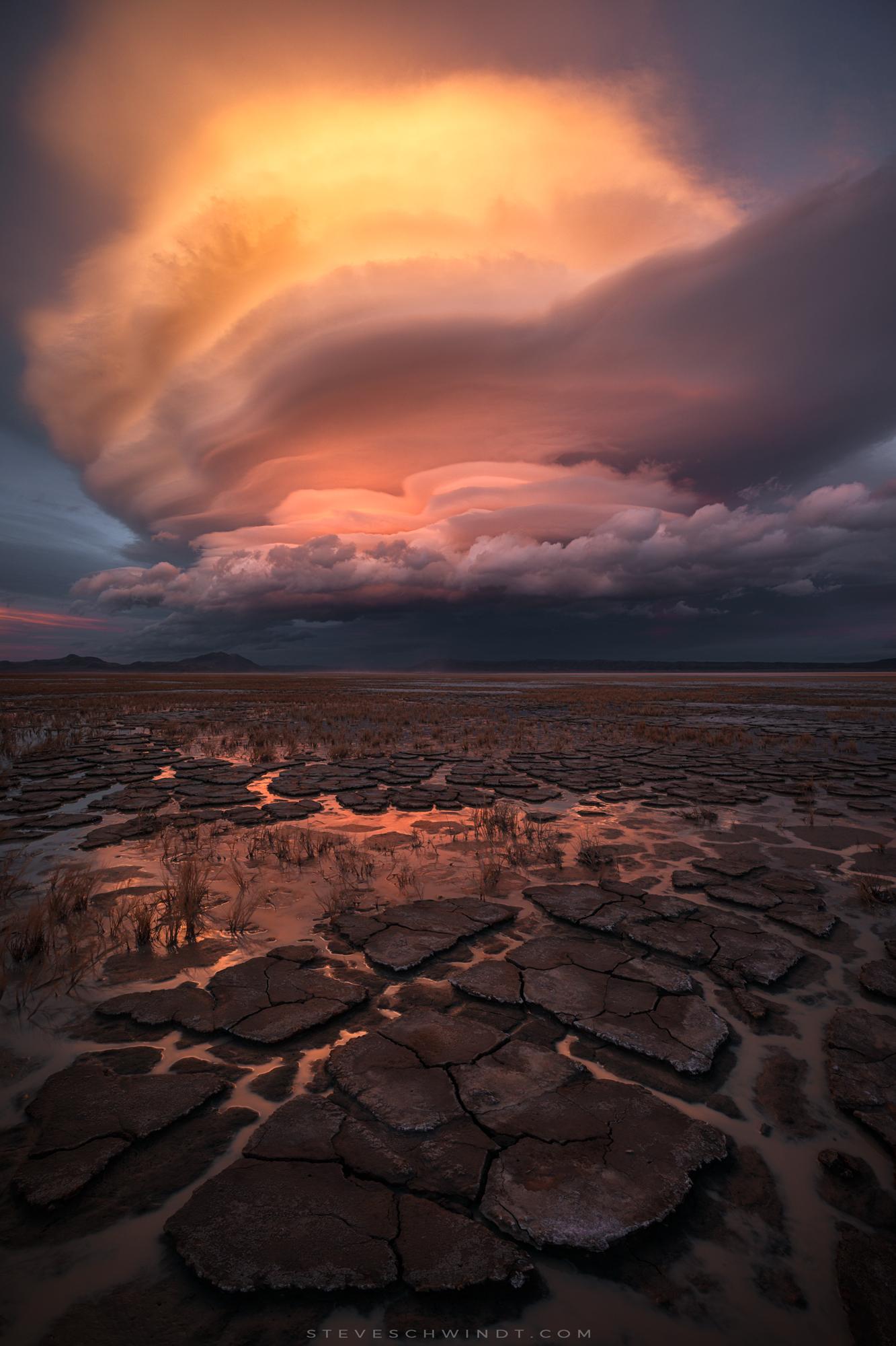 Incredible lenticular clouds over Alvord Desert in SE Oregon from this past weekend [OC