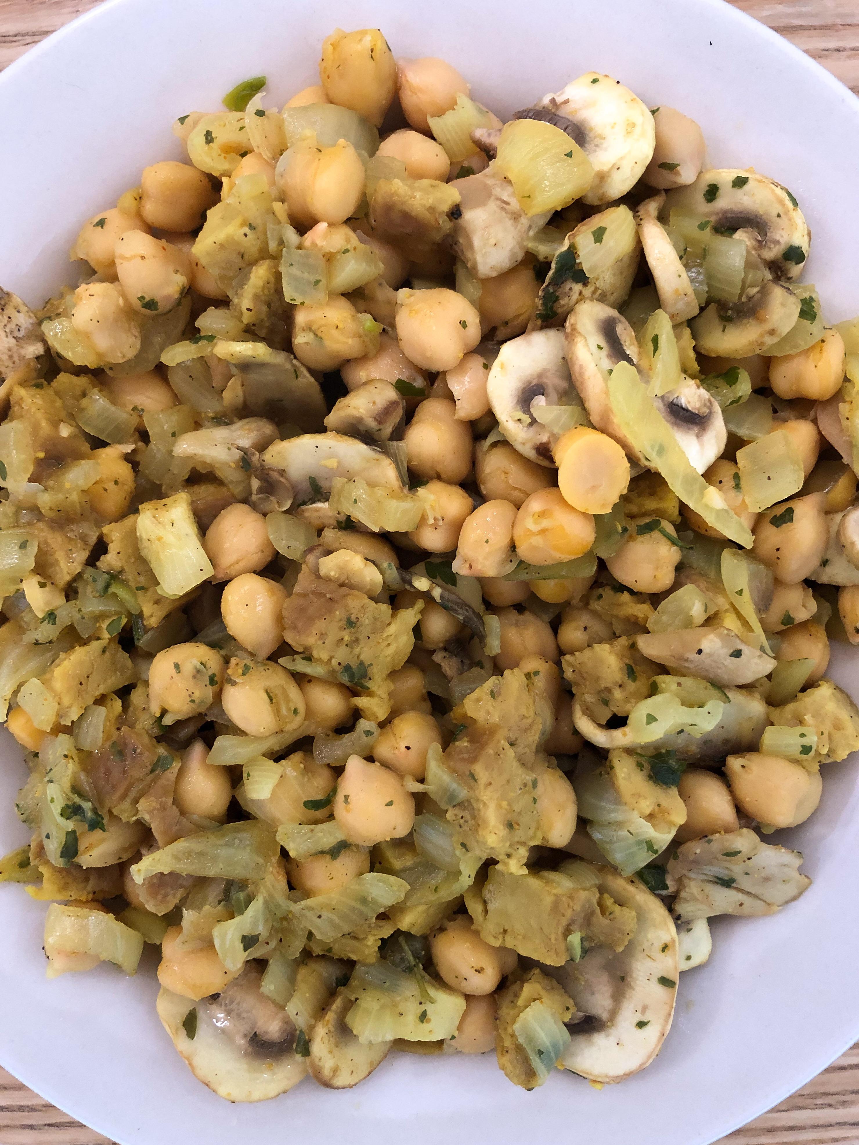 Seitan, Chickpeas & Mushrooms Bowl r/VeganFoodPorn