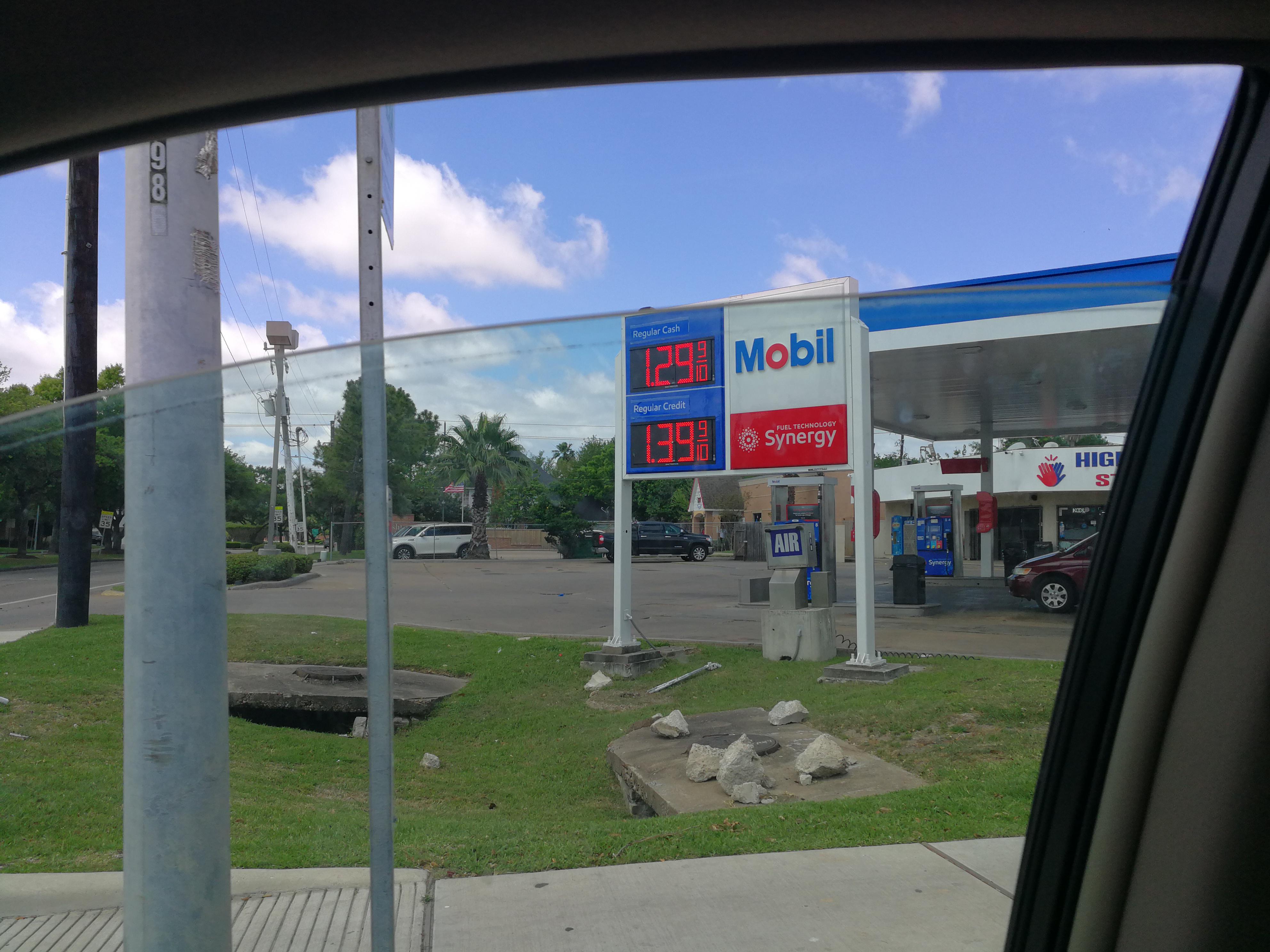 Cheap gas in Houston r/pics