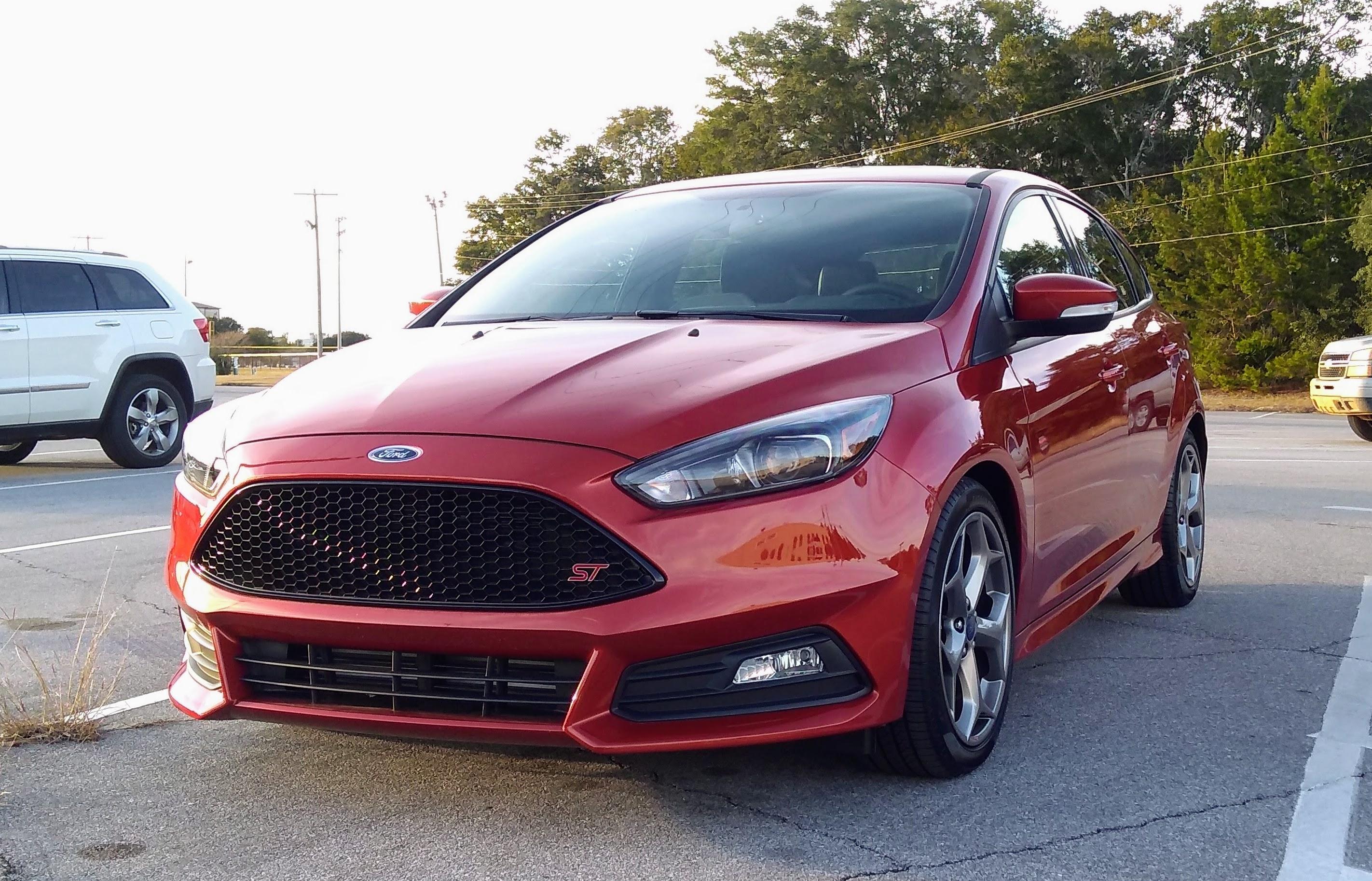 Haven't seen too many Hot Pepper Red STs on here... r/FocusST