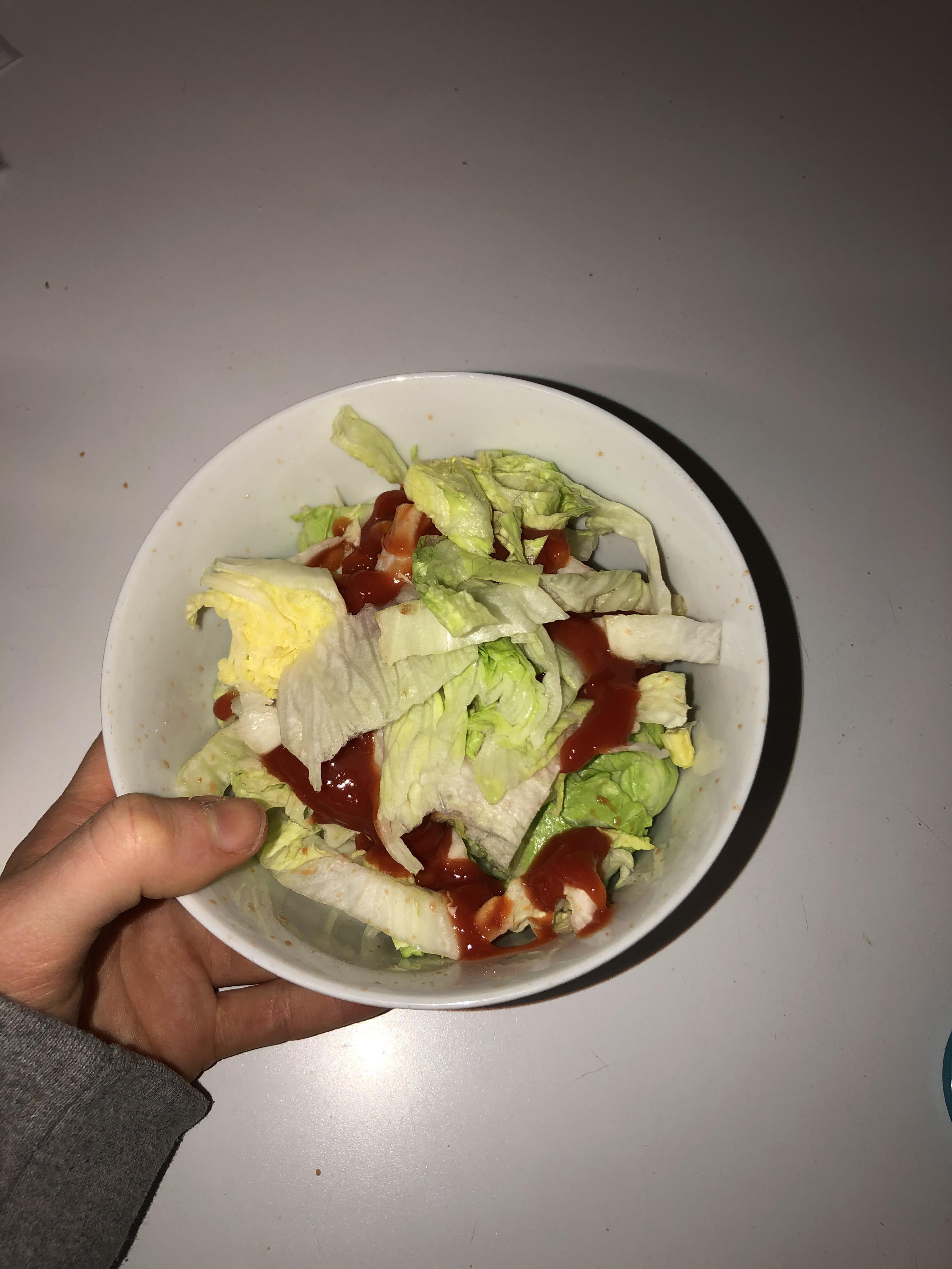 1 cup of shredded lettuce (5) and 45ml low sugar ketchup (29) = 34cal