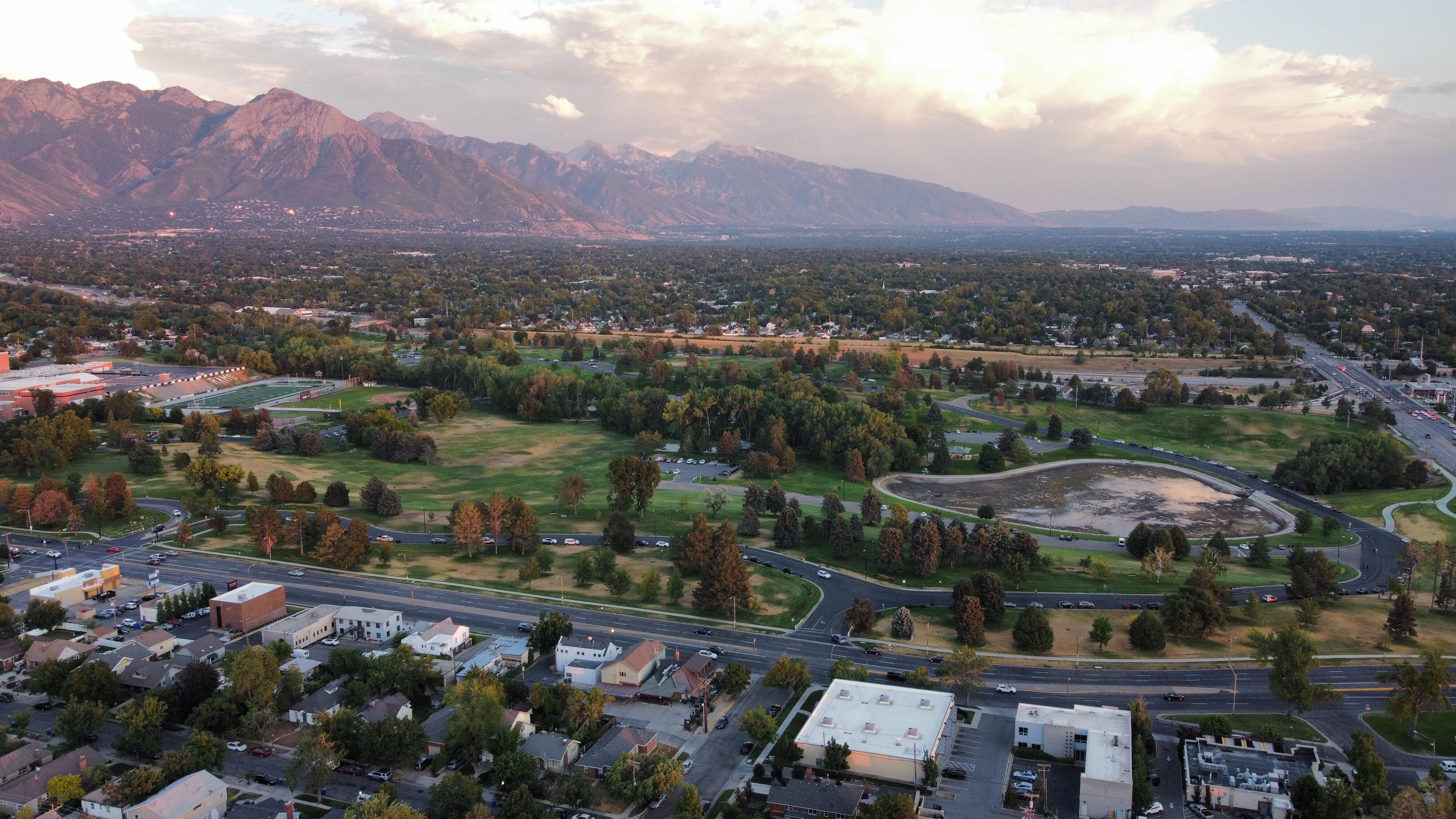 Golden hour over Sugar House Park from a few nights ago (7/20/2021) r