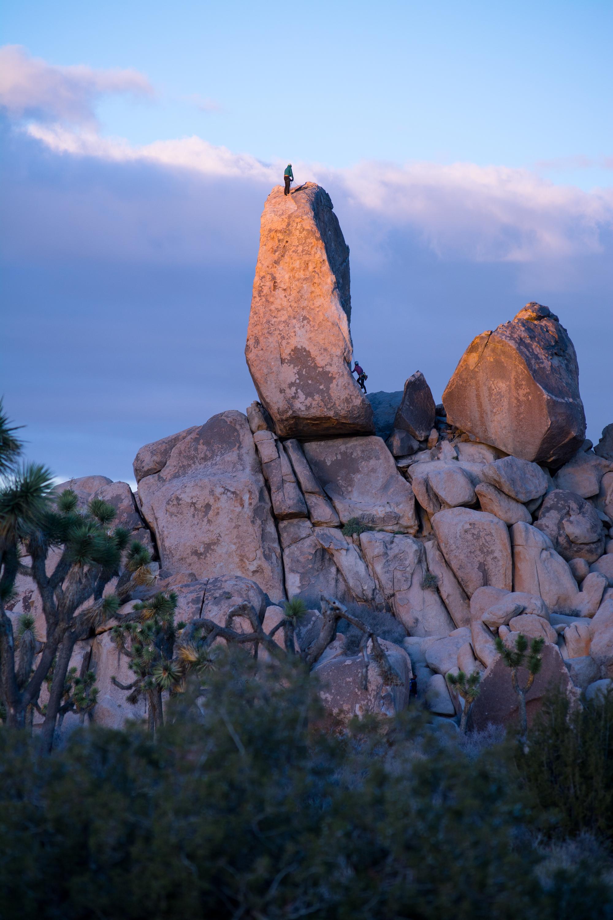 Catching the last light on Headstone Rock, Joshua Tree. r/climbing
