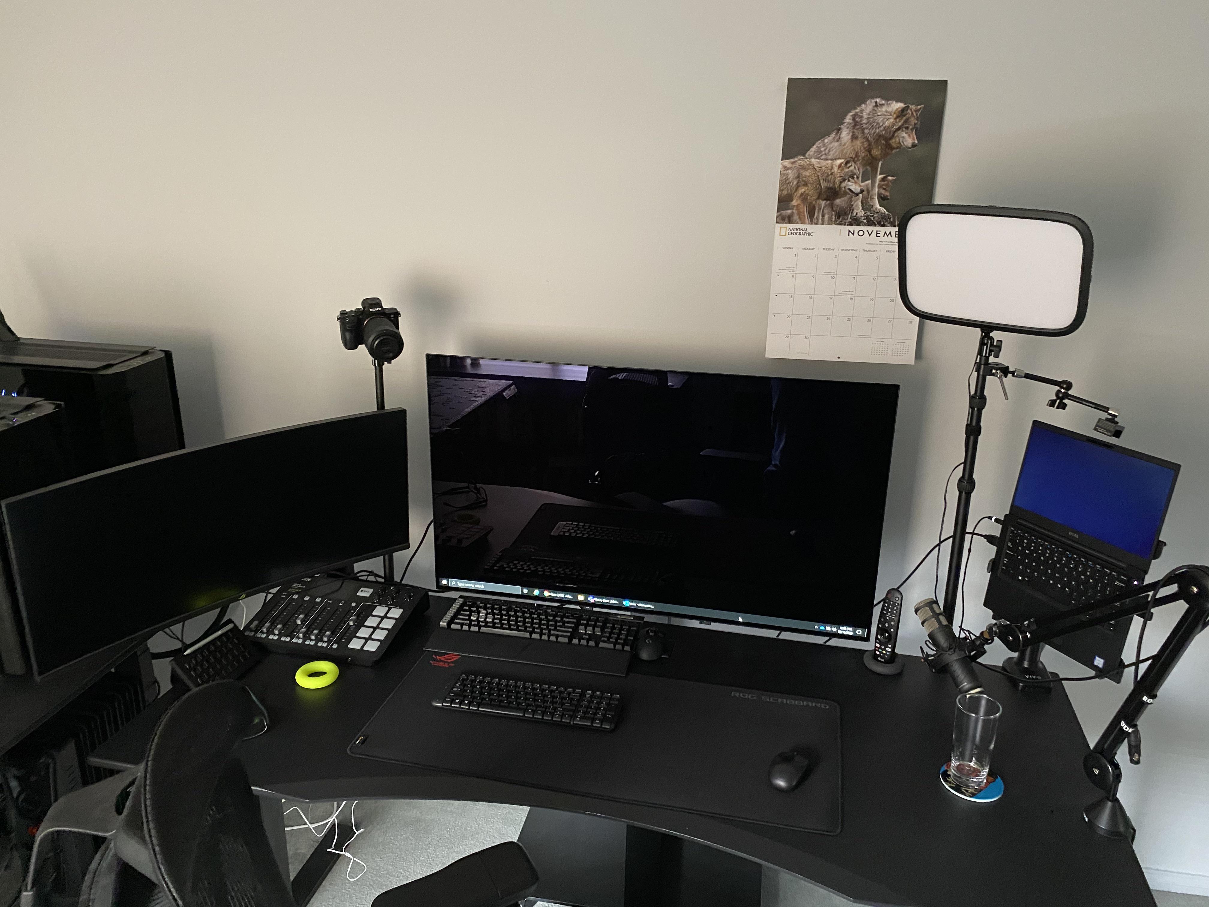 LG CX 48” Behind Desk via TV Stand r/Monitors
