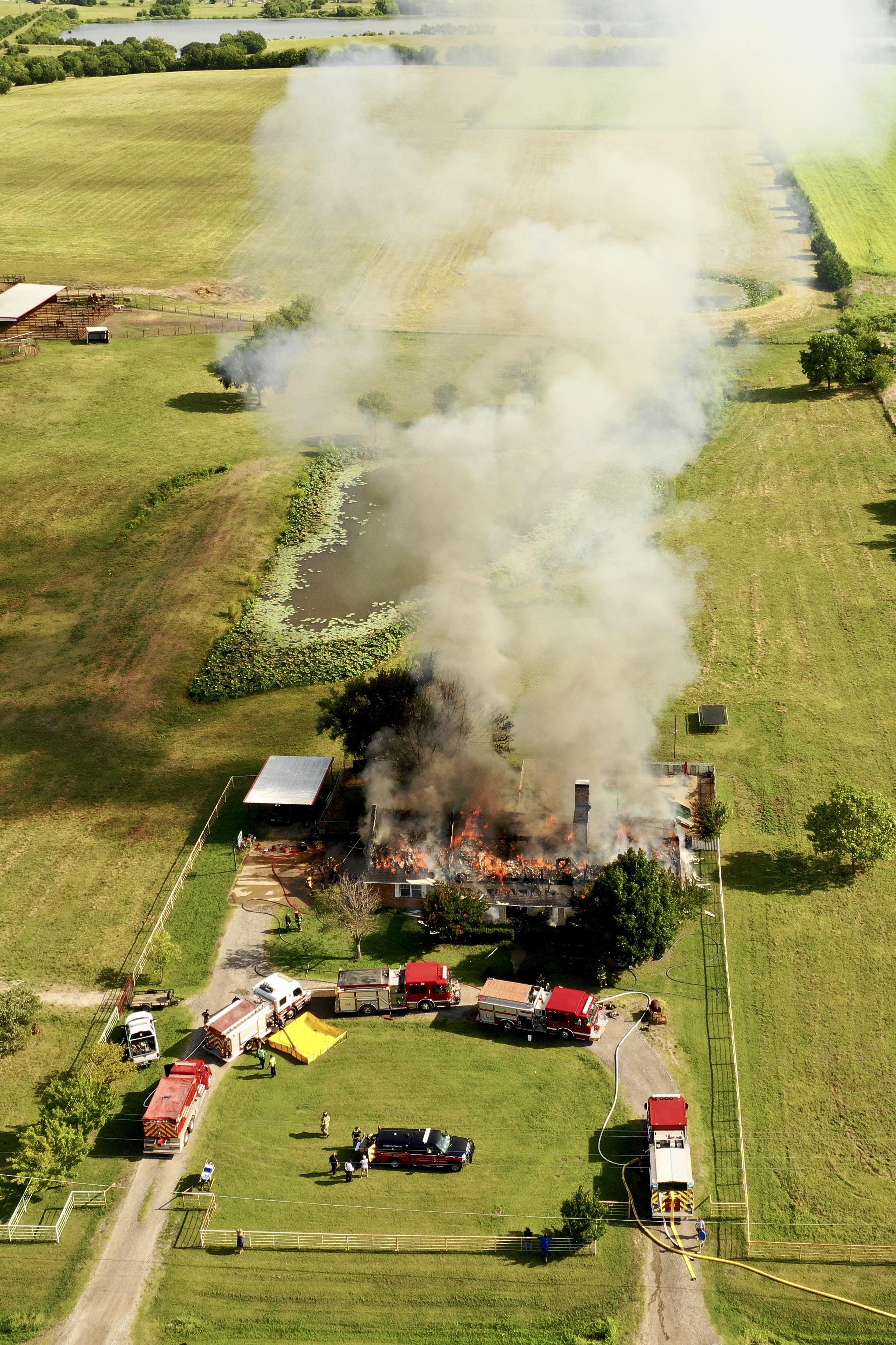 My neighbor’s house burning down r/pics