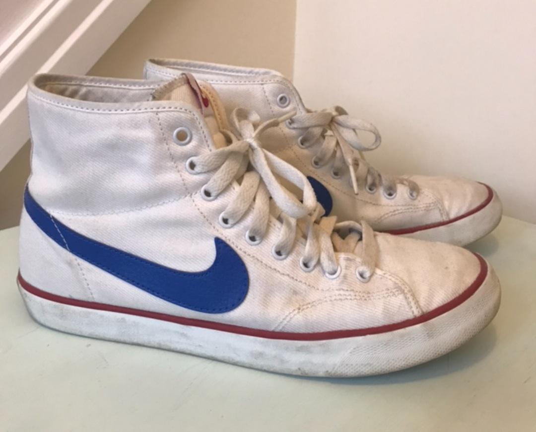 Looking to figure out what these shoes are. They look like a converse