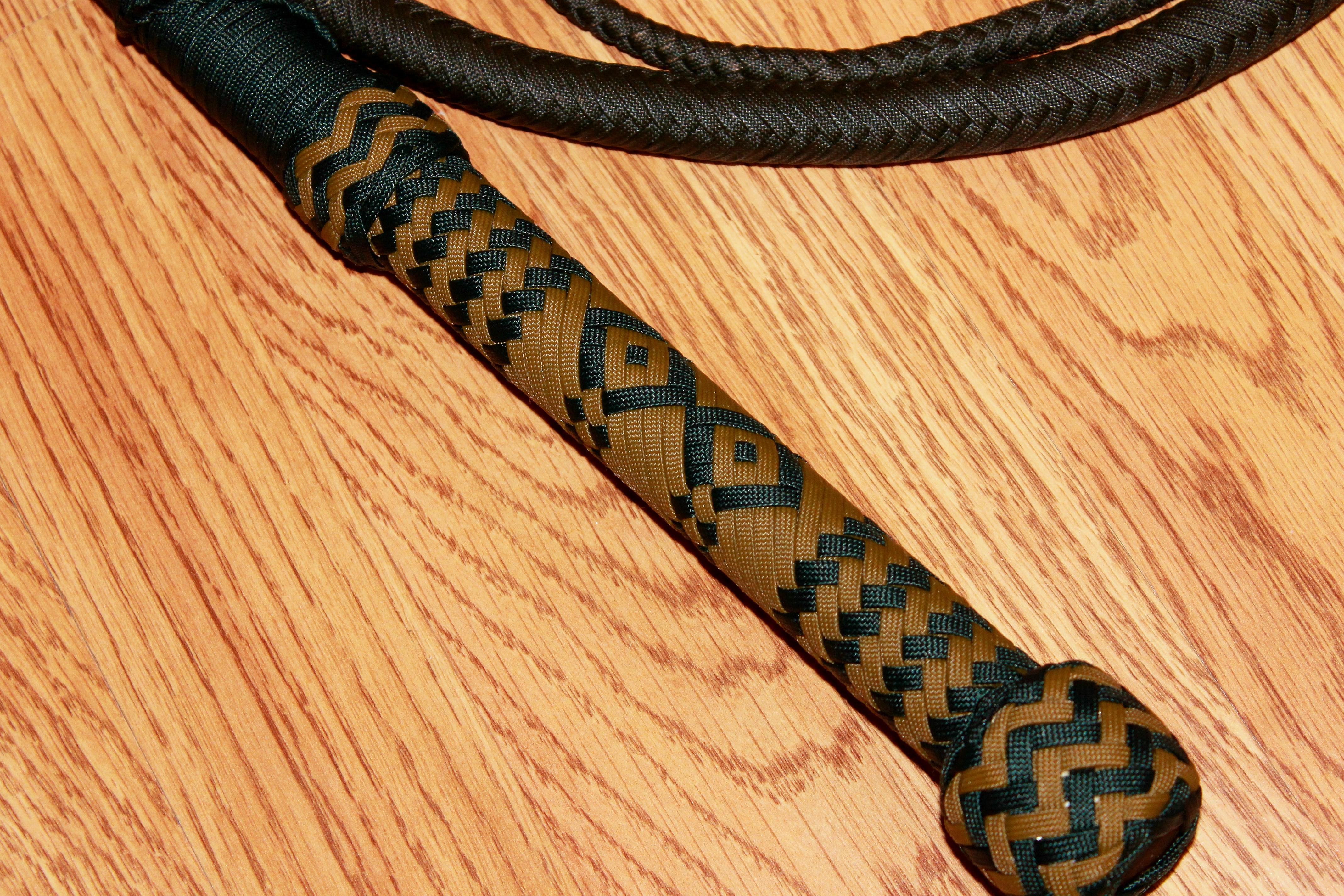 Whip handle r/paracord
