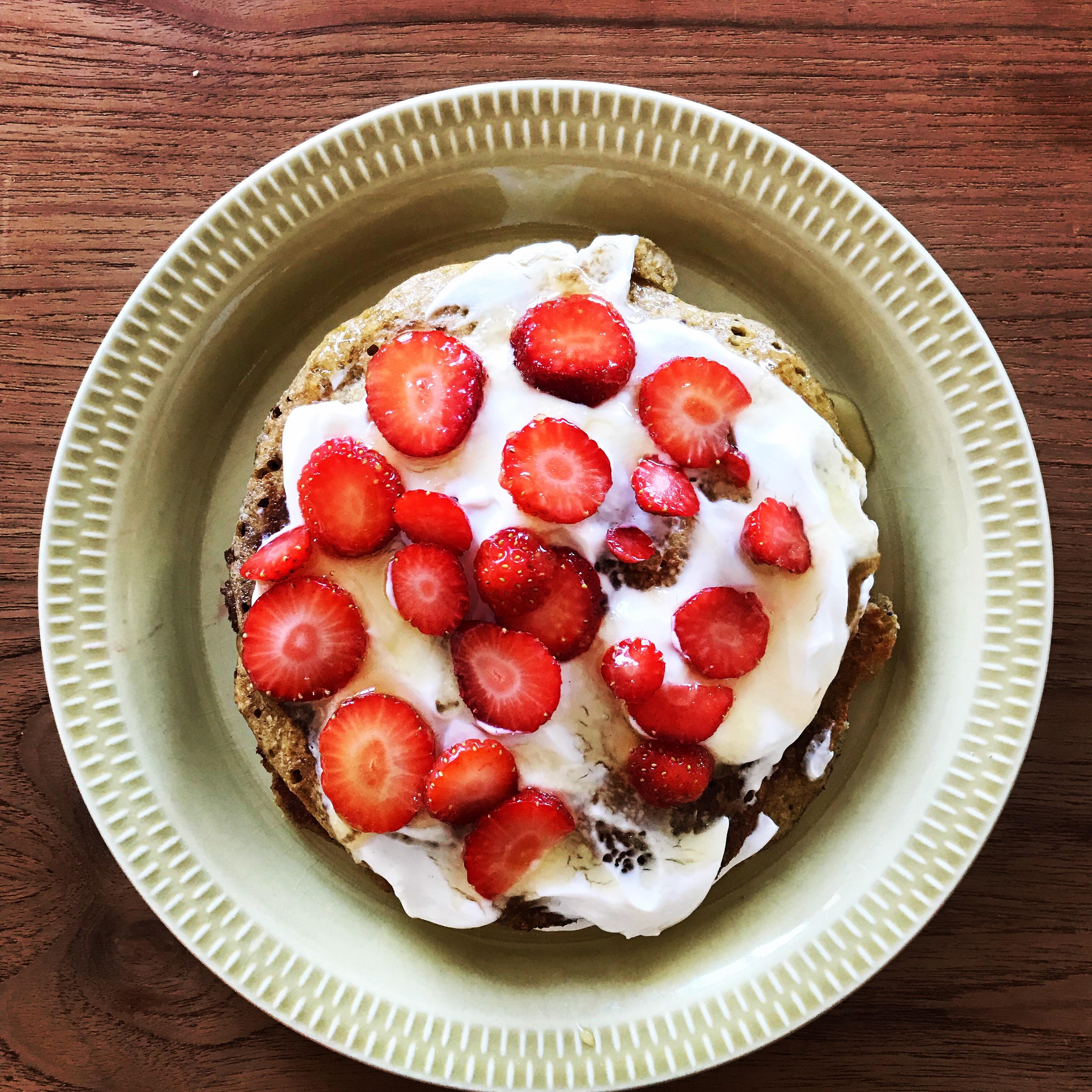 Oatlemon pancakes topped with Greek yogurt, Norwegian strawberries and