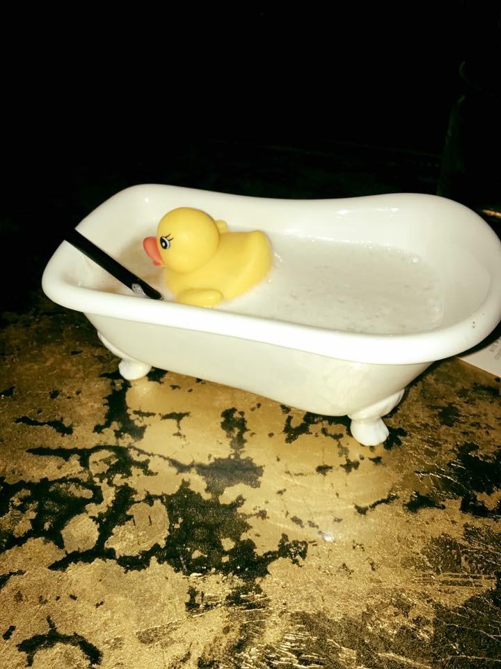 A cocktail served in a bathtub with a rubber ducky r/WeWantPlates