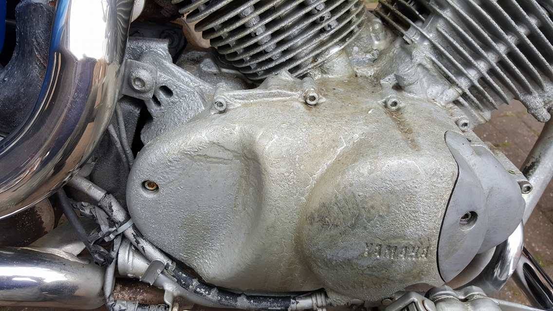 Any idea what kind of paint this is/how to remove it? Cheers. r