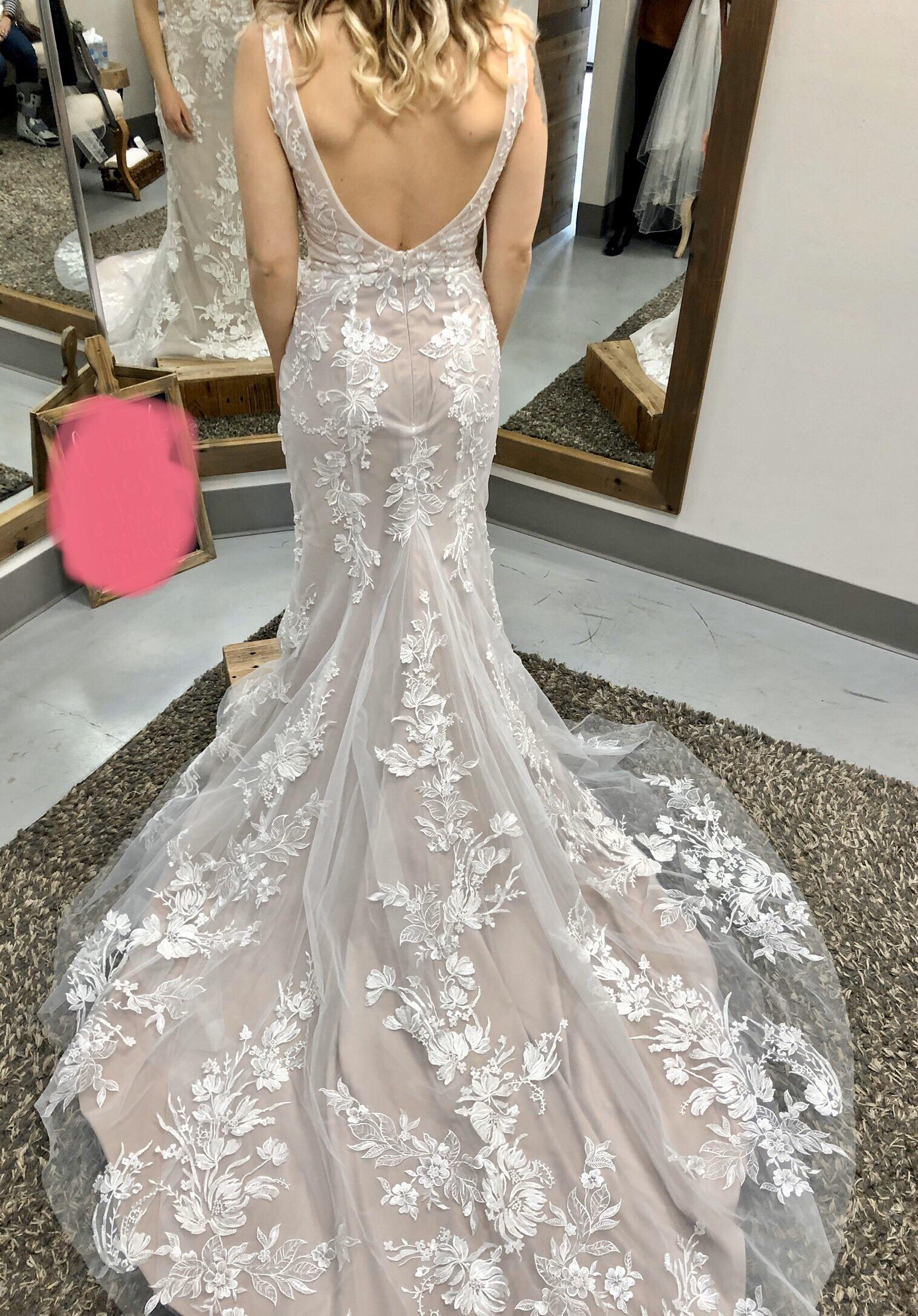 Picked up my dress today!! In love! r/weddingplanning