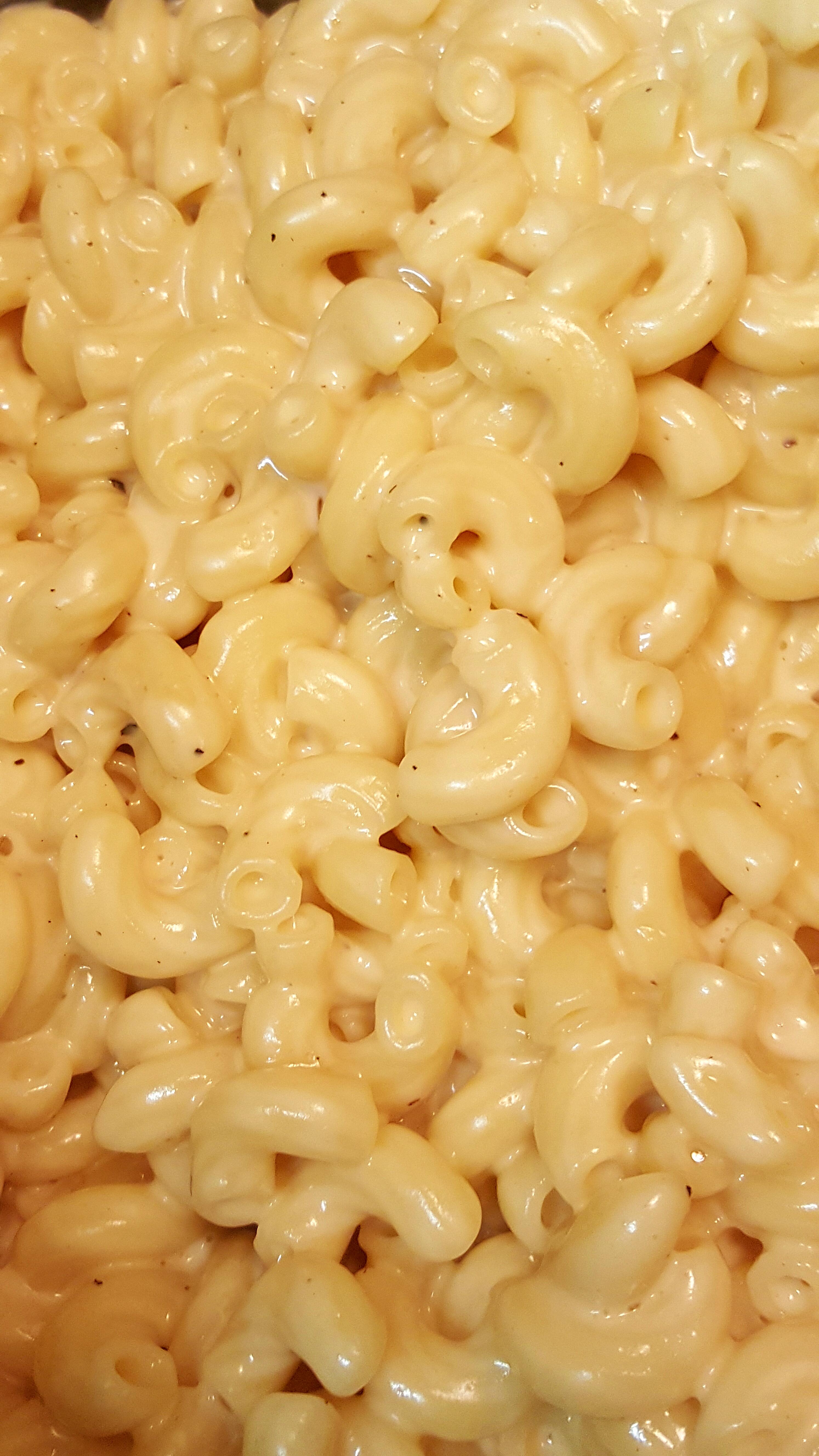 Creamy, cheesy, delicious no frills macaroni and cheese [OC] [2988x5312