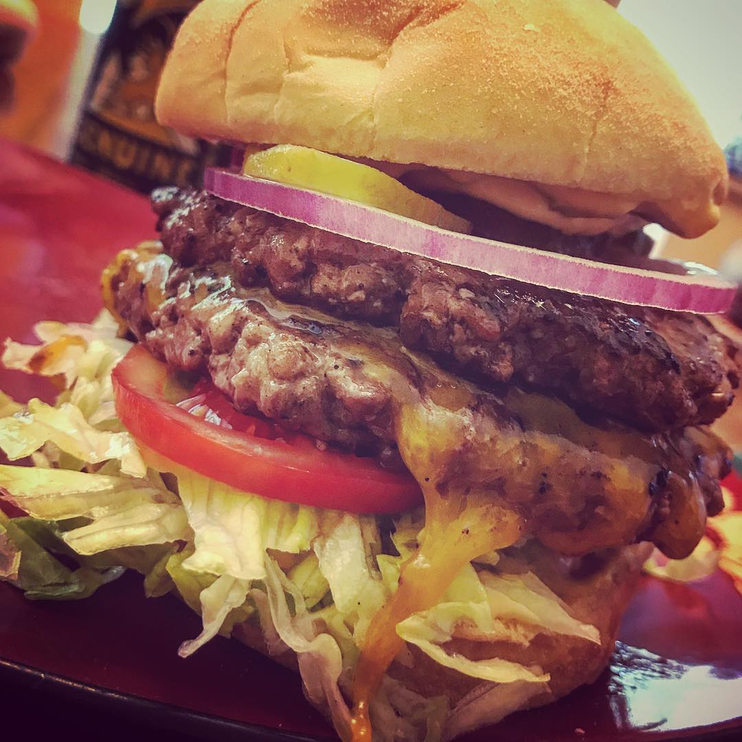 Made some classic smash burgers on the weekend, 10oz of beef and cheesy