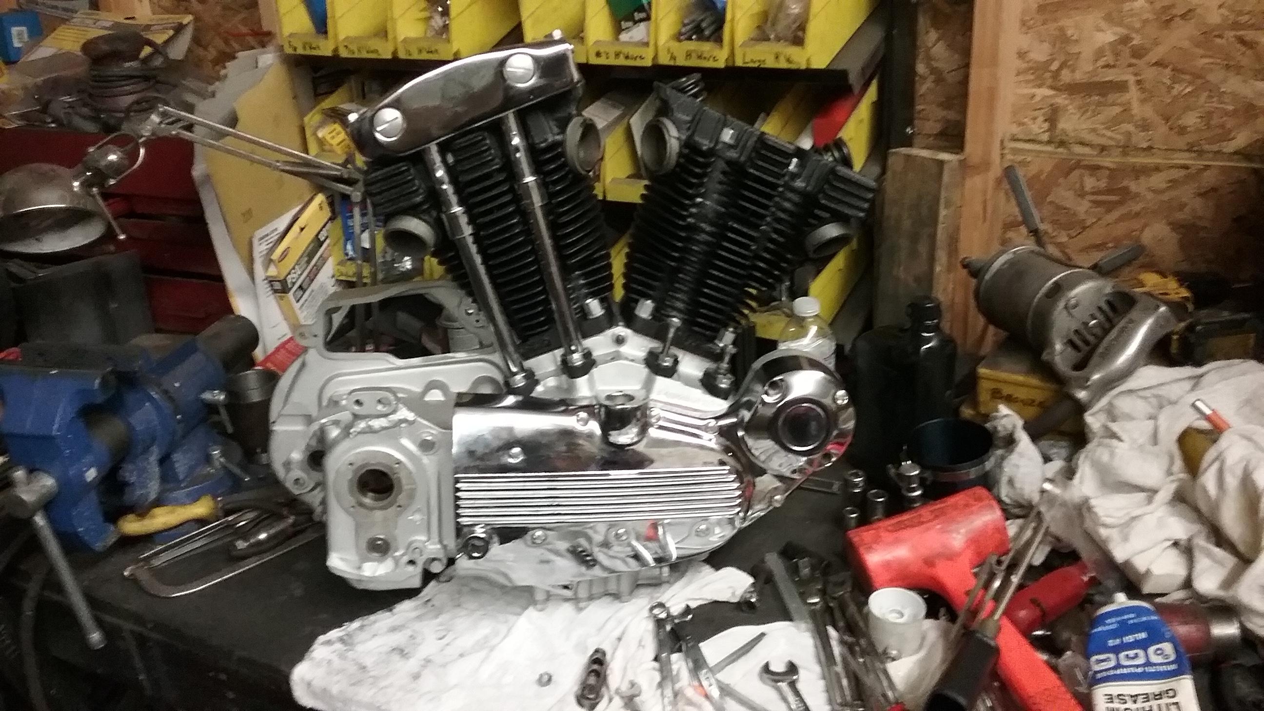 Just about done with this 71 900 Ironhead motor, fresh from top to