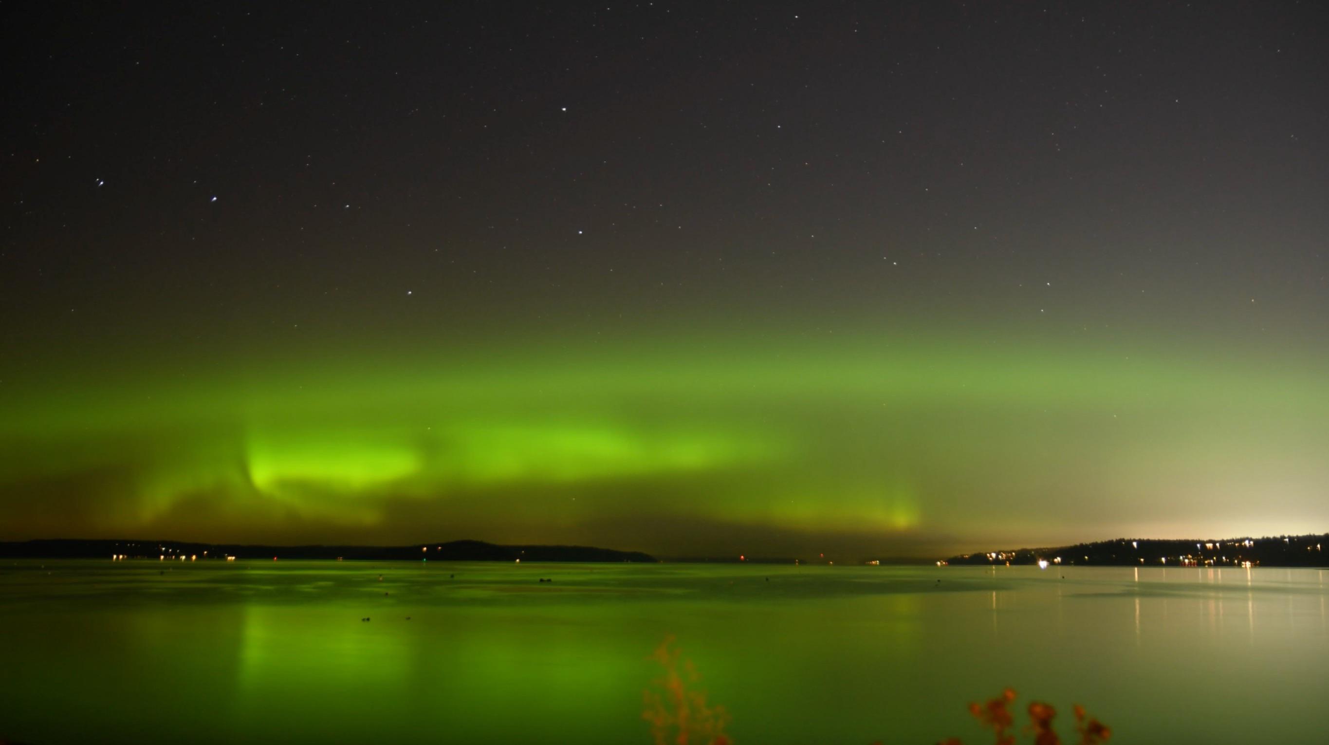 Amazing to see the Aurora on the Edmonds Waterfront last night r/Seattle