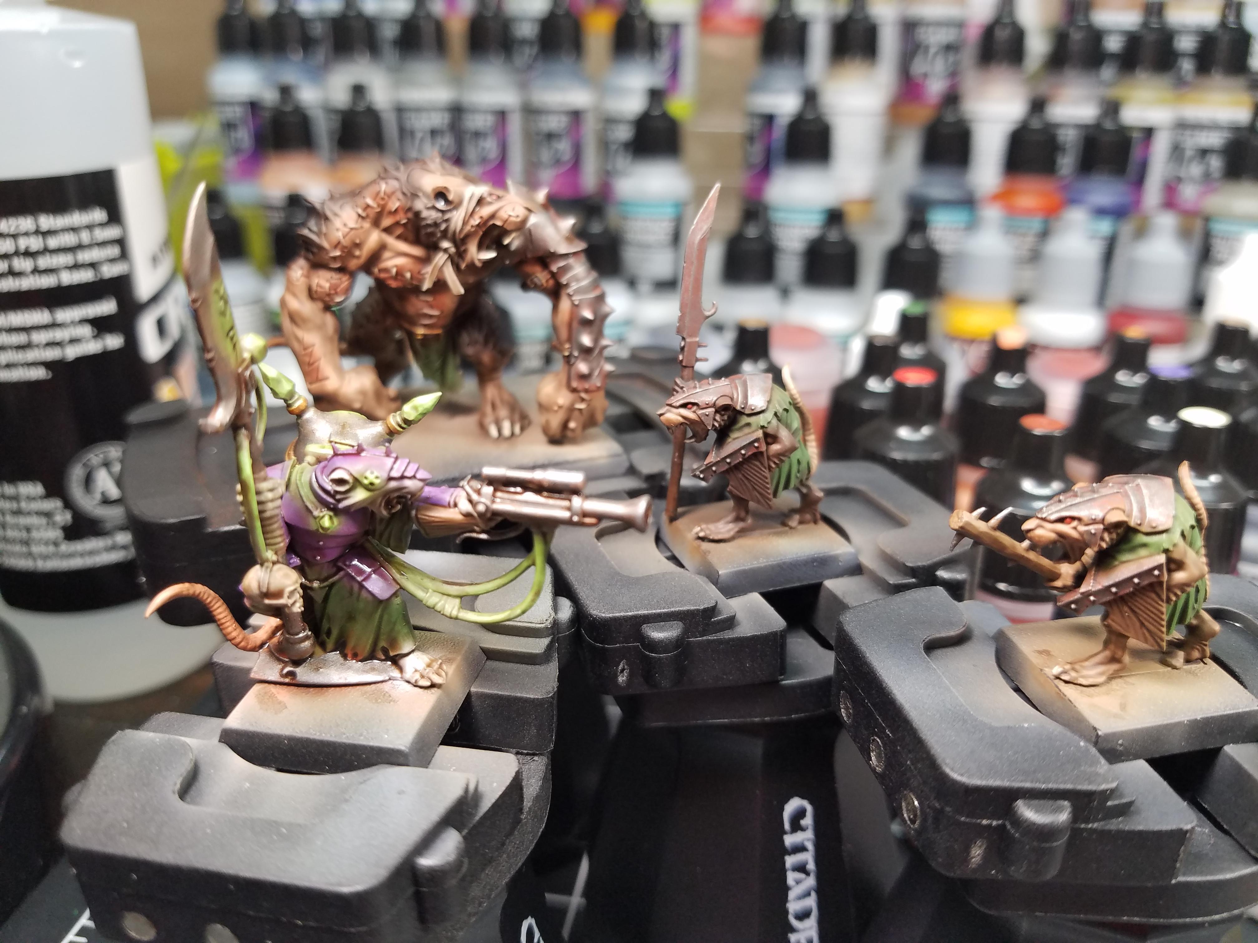 Been sick and decided to speed paint a few lab rats. 2 1/2 hours later, Now Skaven are less