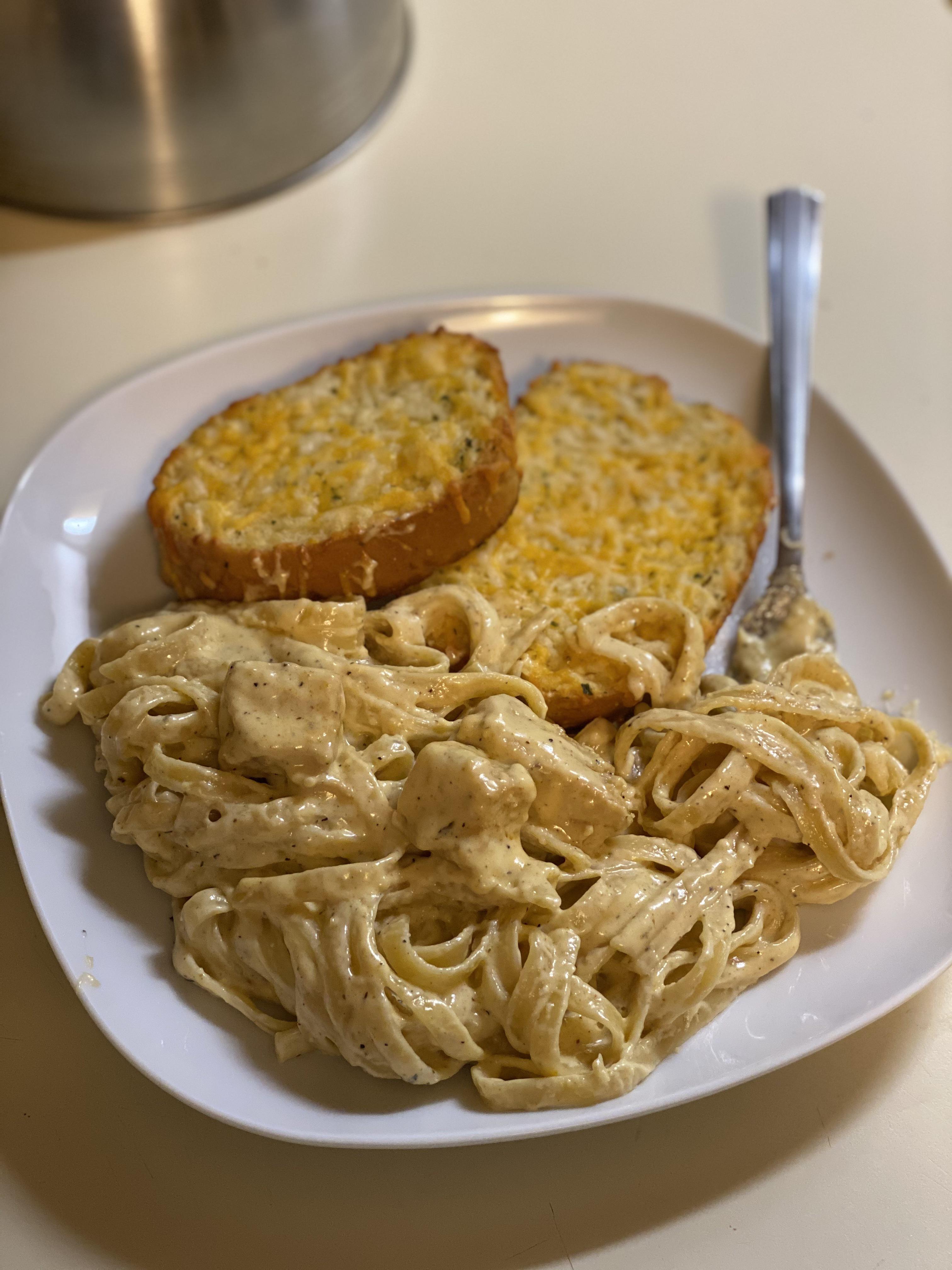 Cajun Chicken Linguine Alfredo that I made over the weekend r/FoodPorn