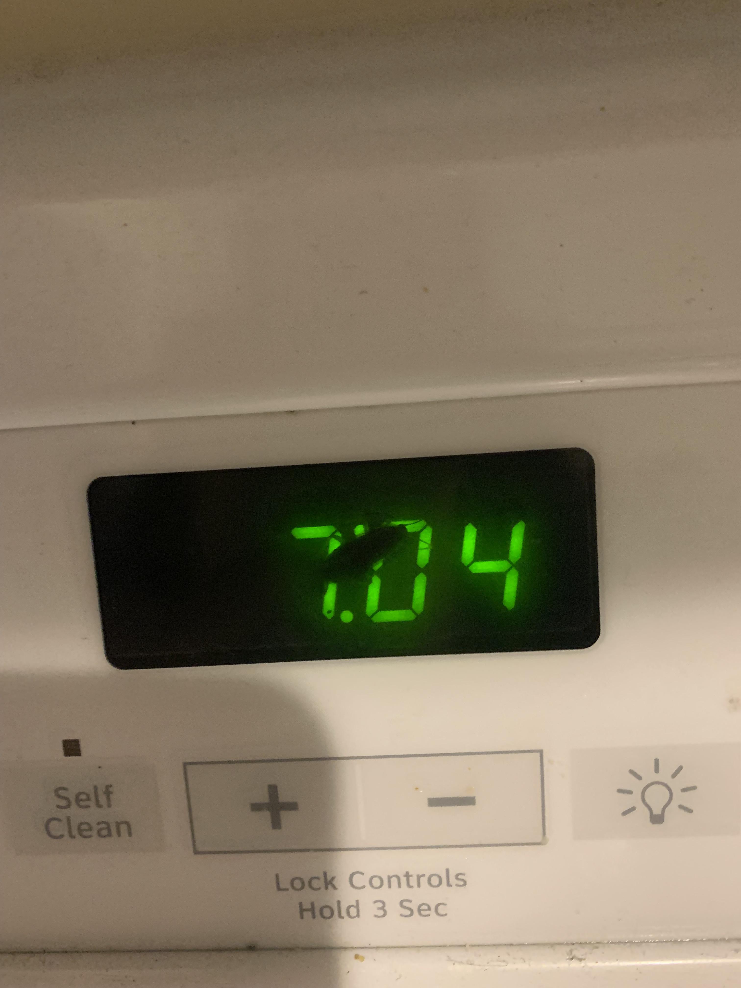 There’s a cockroach living in the clock of my stove. r/Wellthatsucks