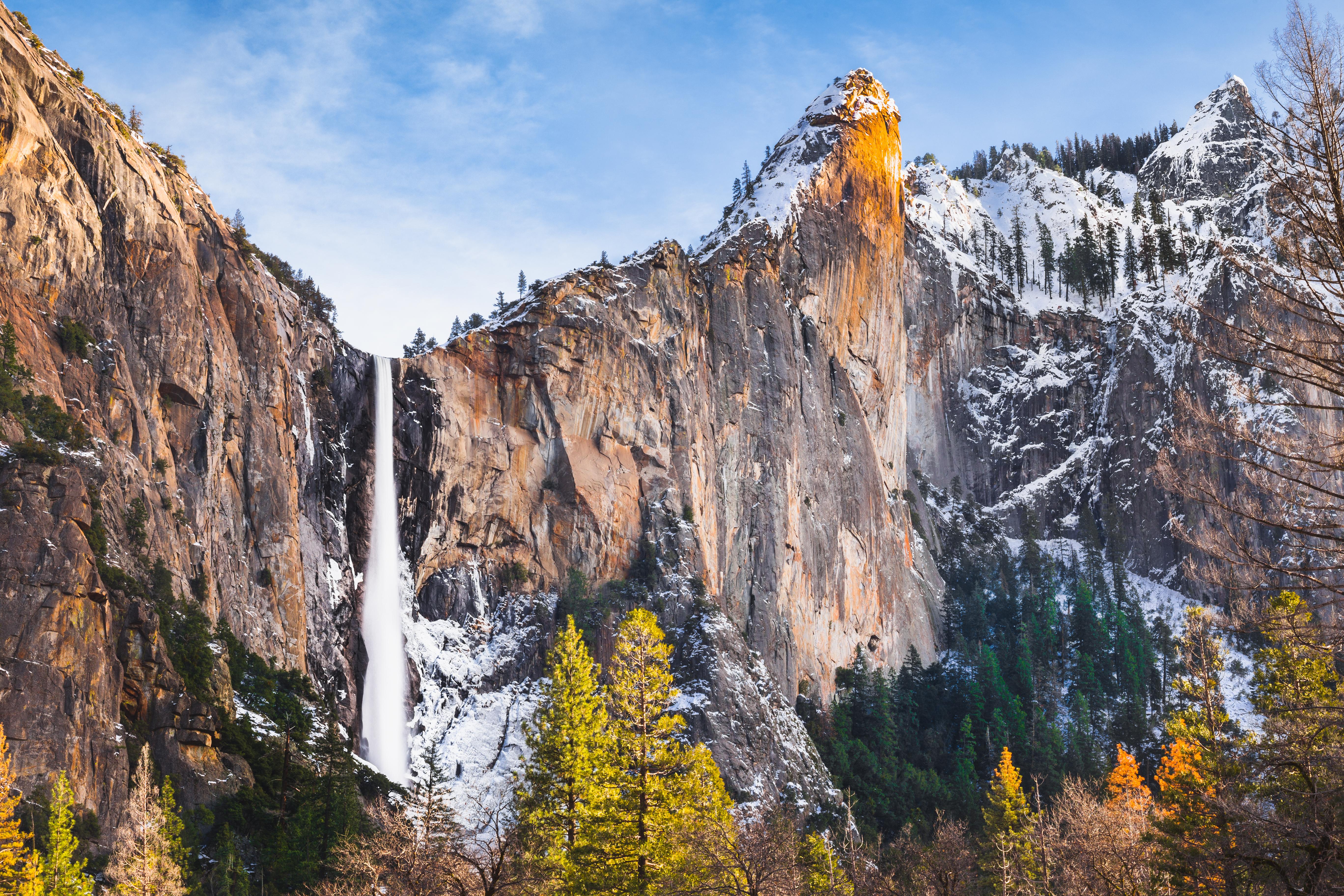 Bridalveil Fall, Yosemite National Park, CA (OC) [5472 × 3648] r
