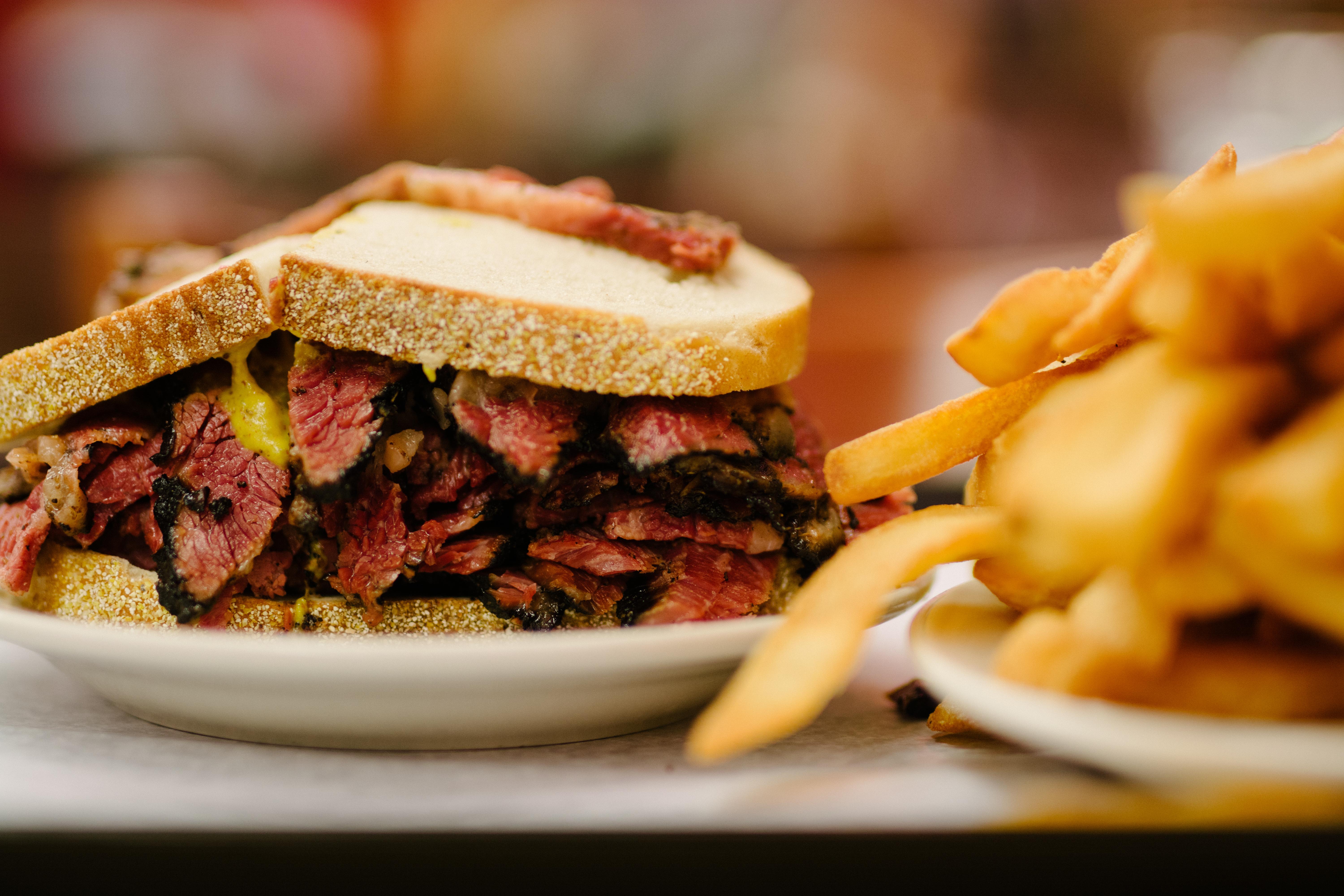 Katz Pastrami Sandwich with Steak Fries [OC] [6000x4000] r/FoodPorn