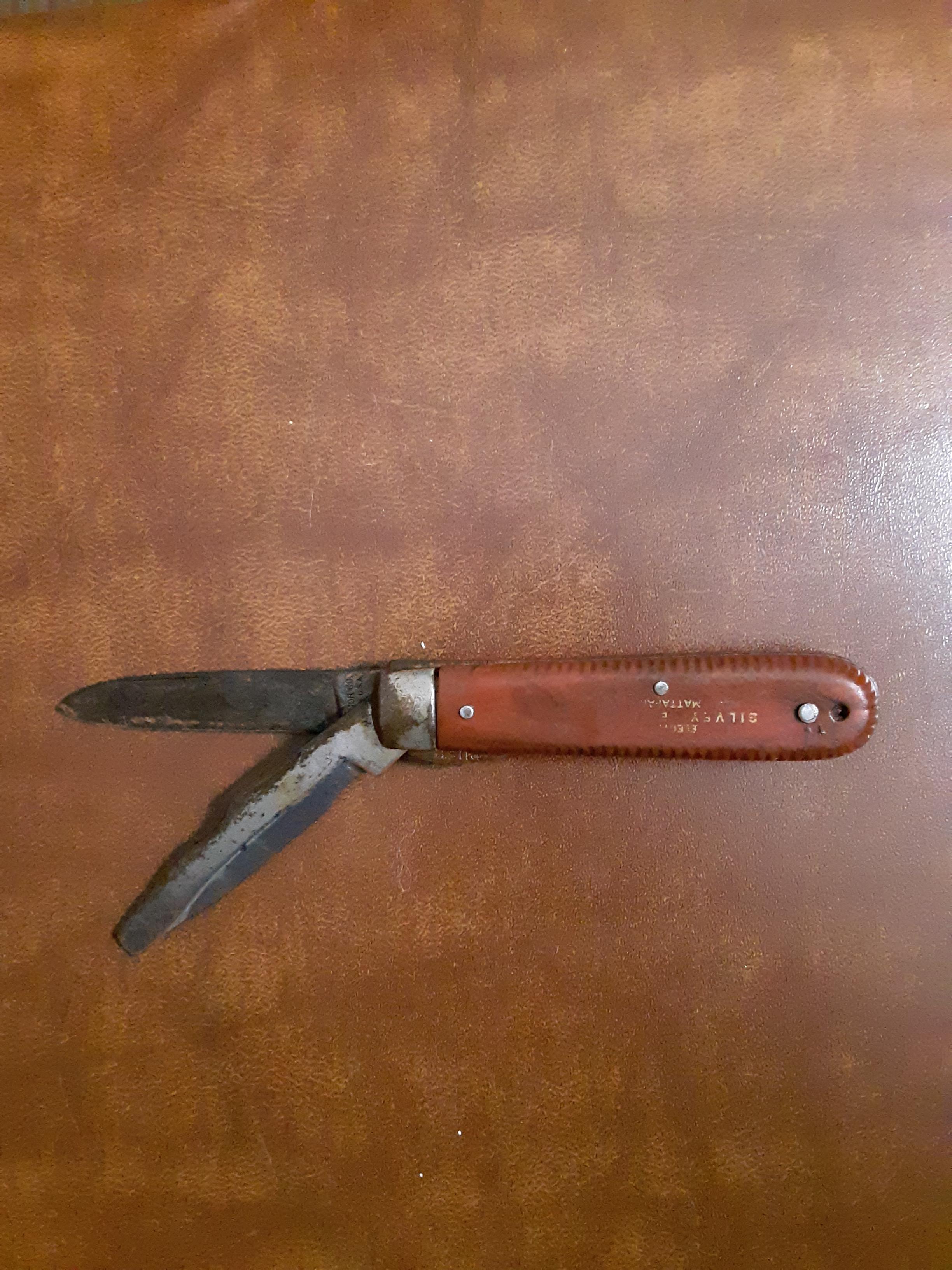 Greatgrandfather's old folding knife he used to carve wood. r/knives