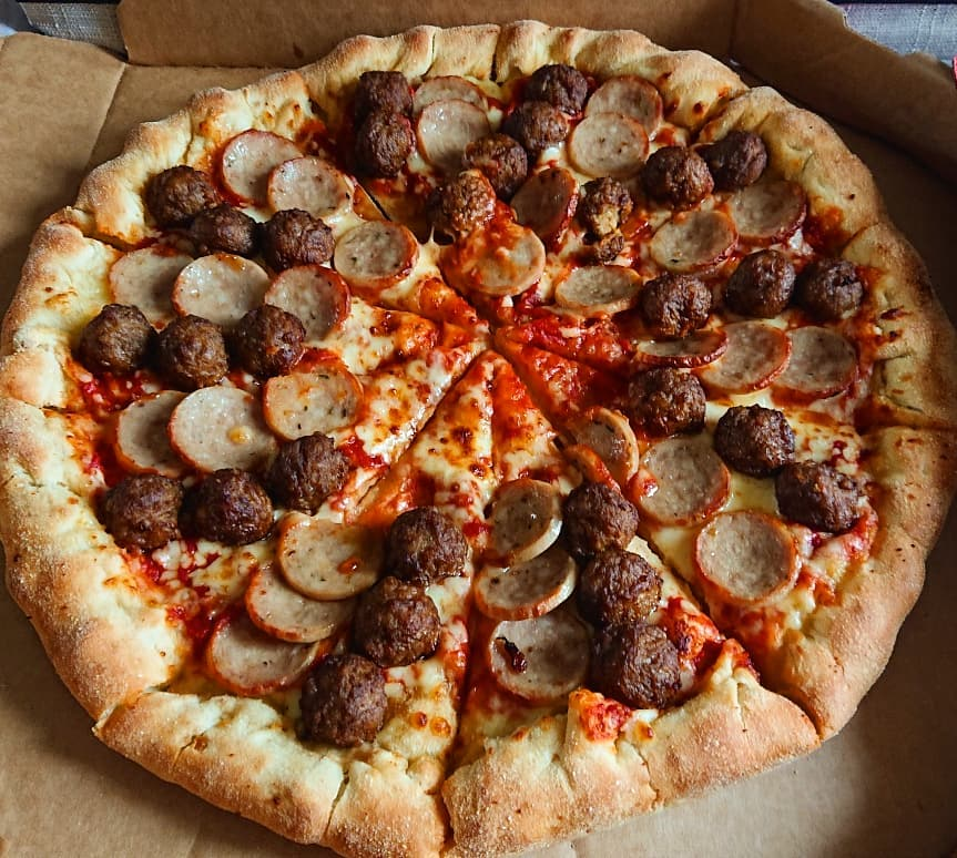 [I Ate] Sausage, Meatball and Garlic Pizza r/food