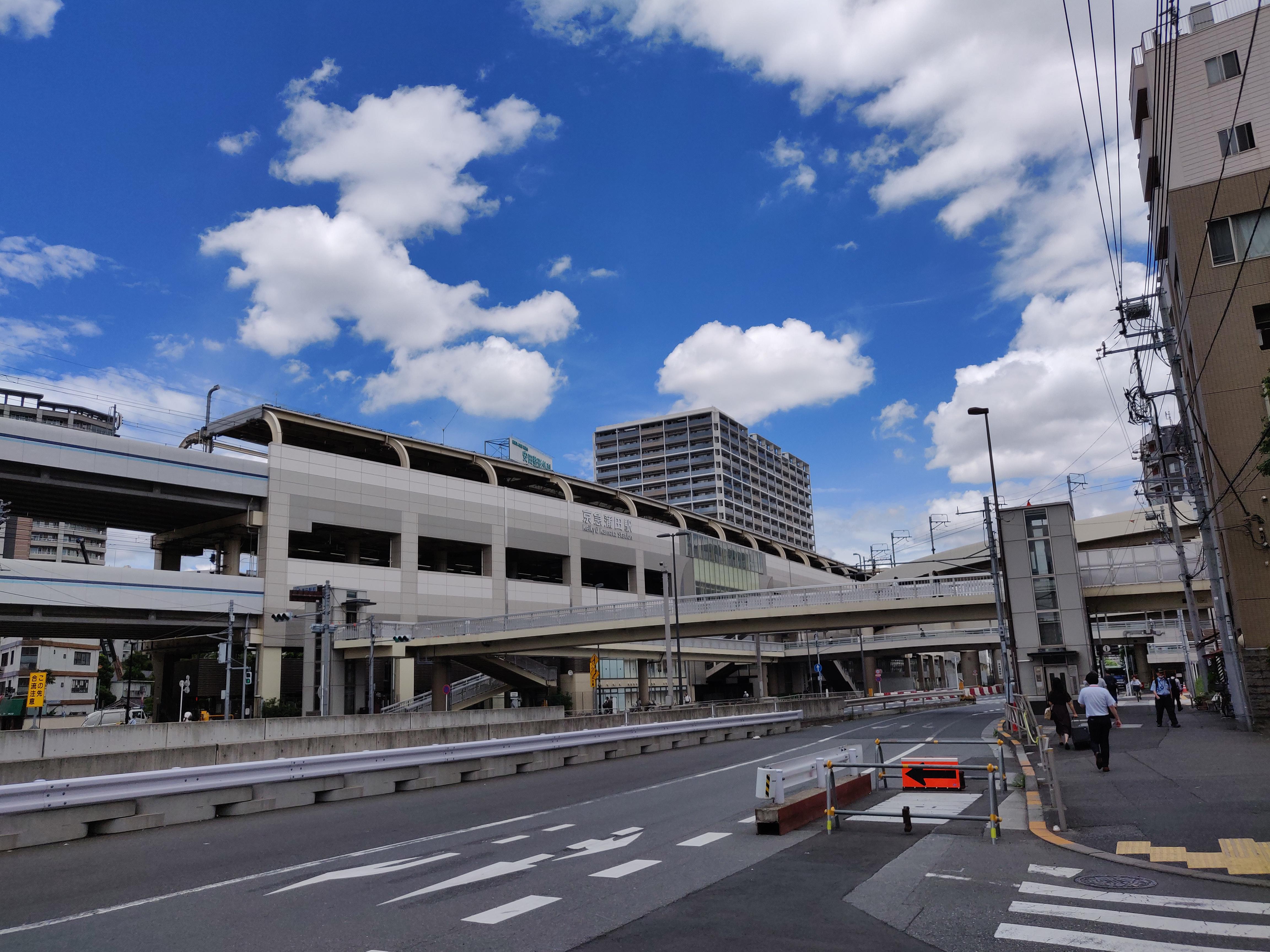 Keikyu Kamata Station this morning, Tokyo r/japanpics