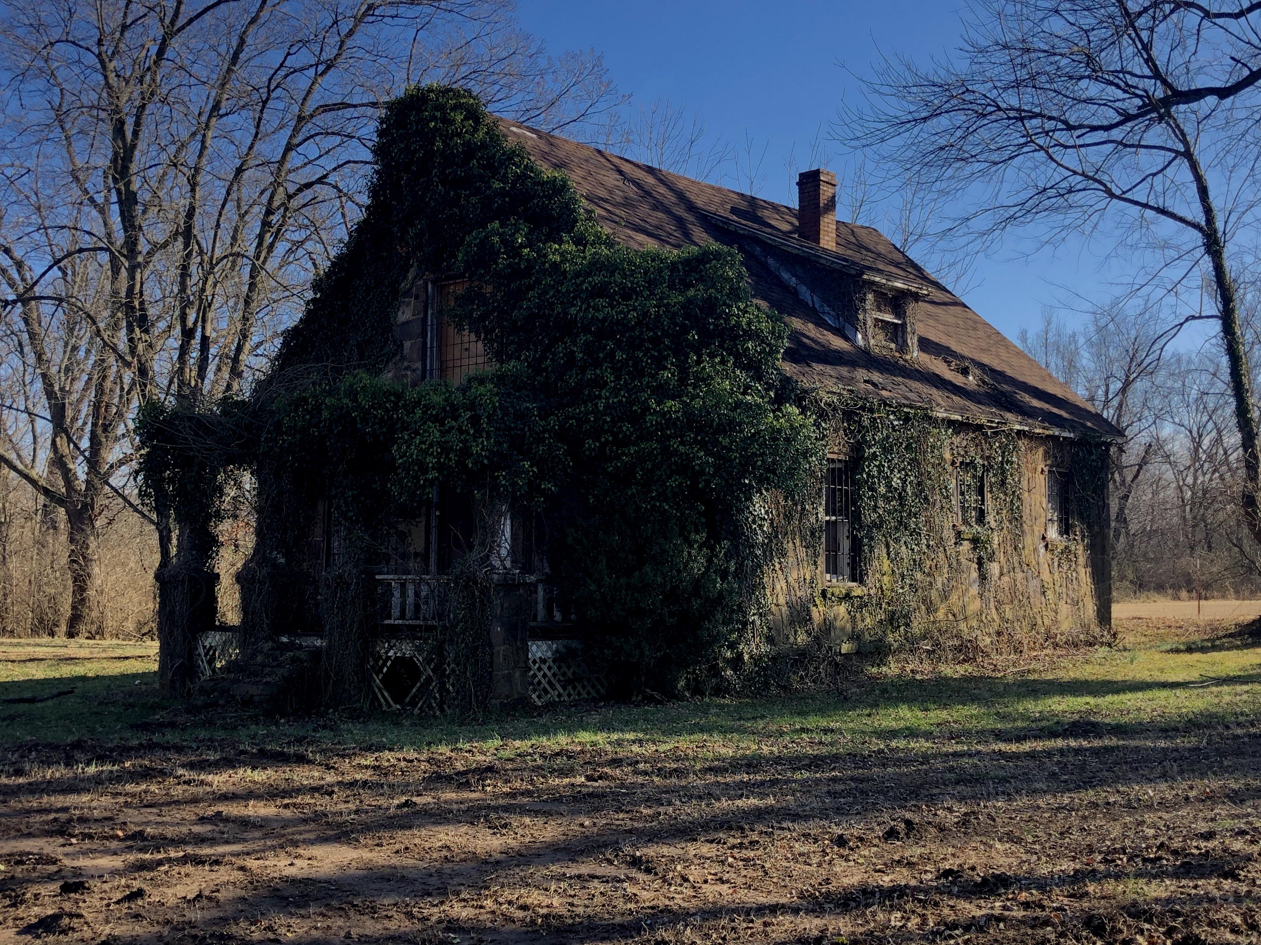 Very photogenic house in rural Arkansas r/urbanexploration