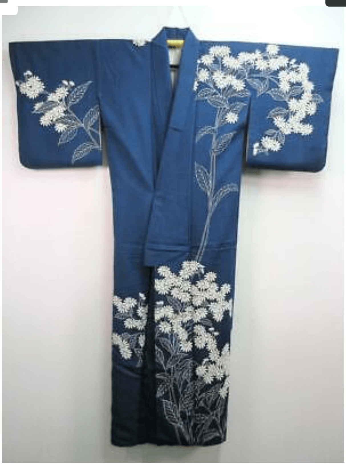 Is it okay for me to wear a kimono or would it be offensive? kimono