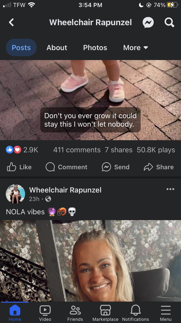 🤢 : wheelchair_rapunzel_