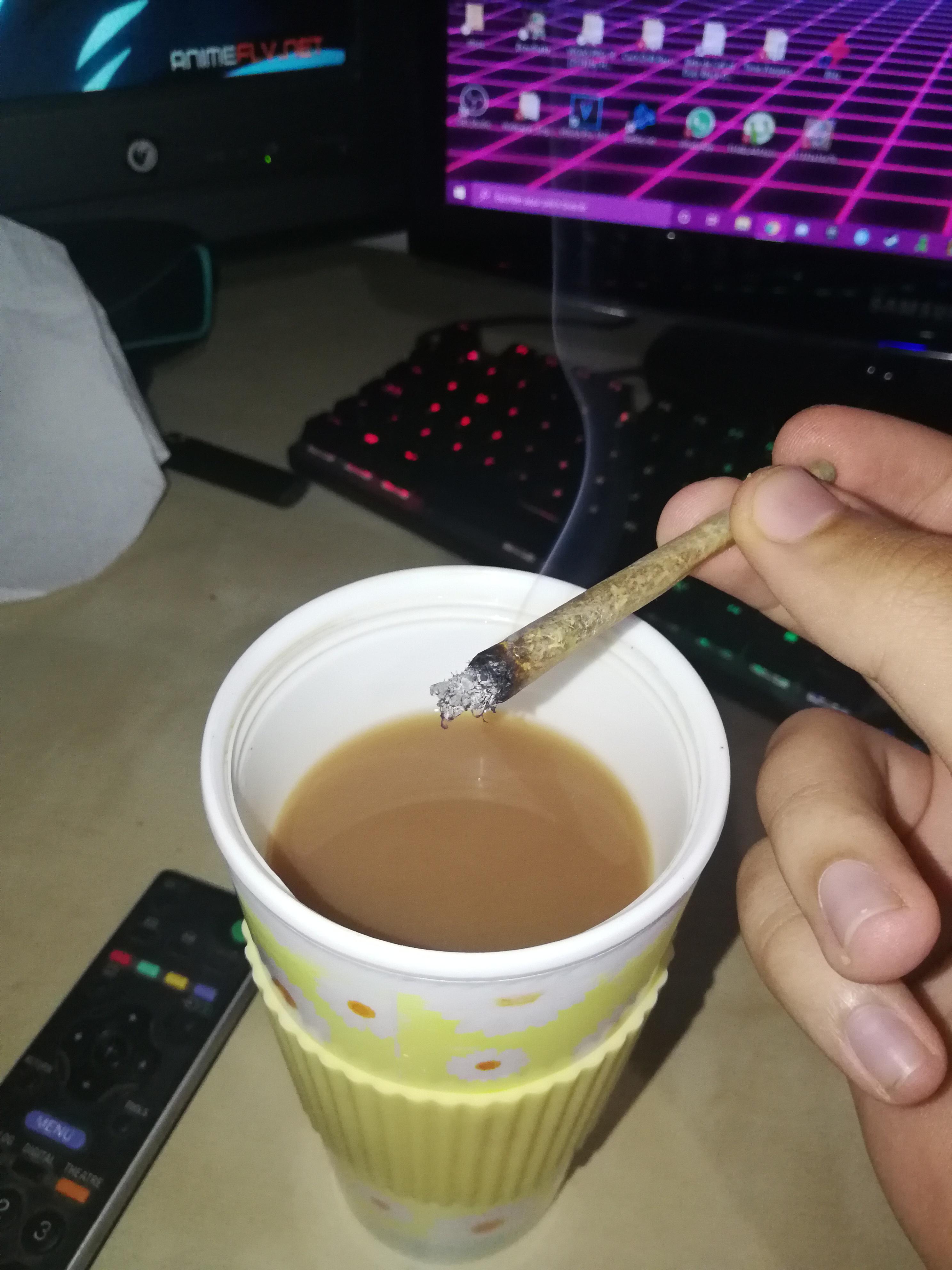 Nice 24k hash spliff on the tea r/uktrees