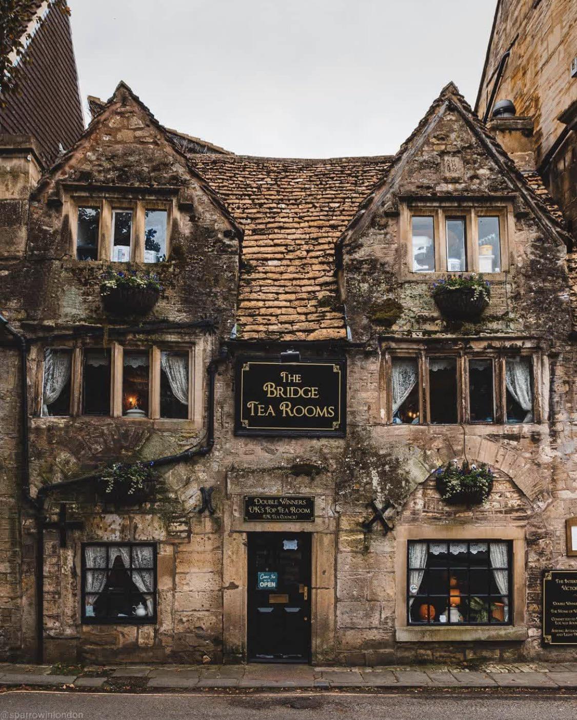 Cozy tea room built in 1505 🫖 r/CozyPlaces