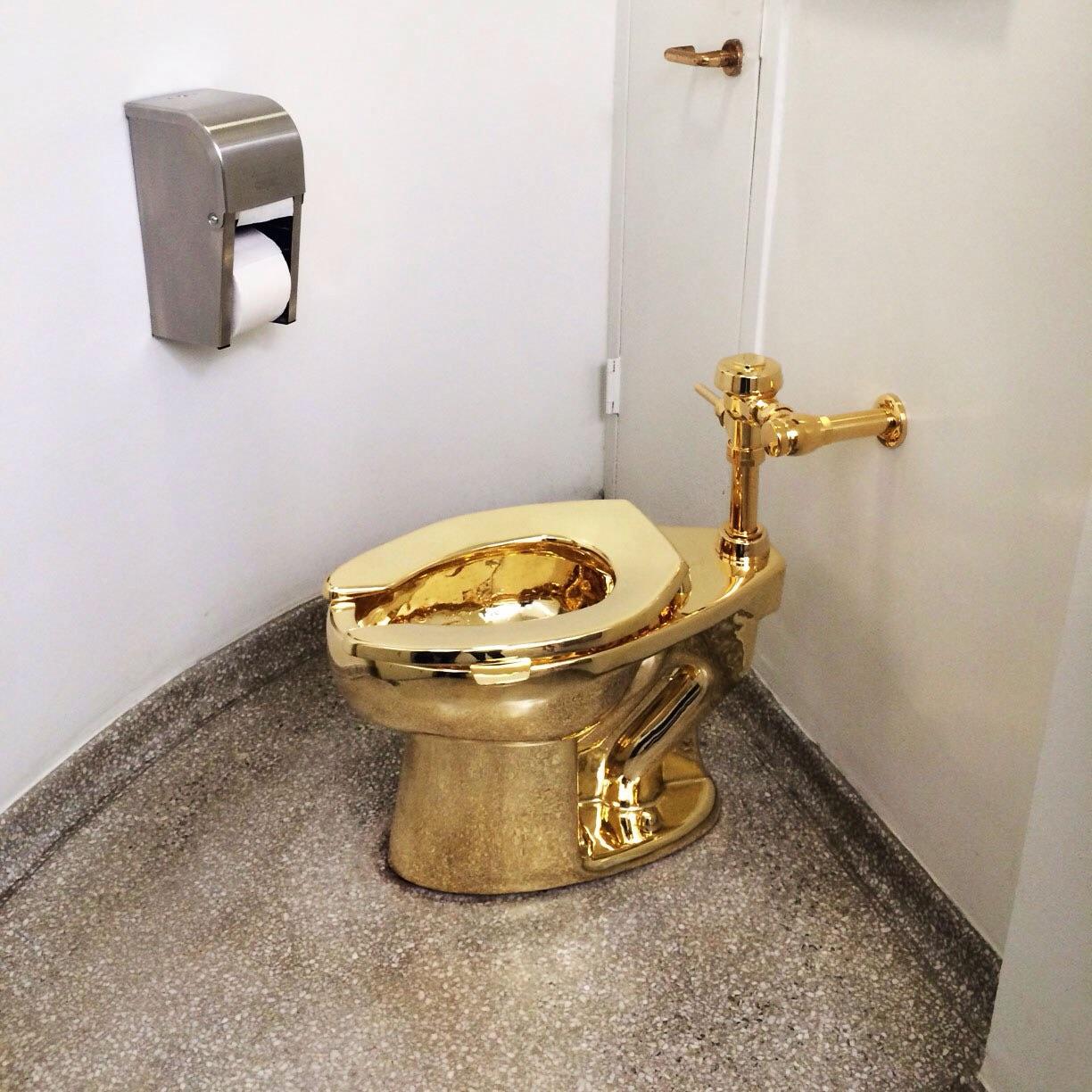 18k gold toilet r/ofcoursethatsathing