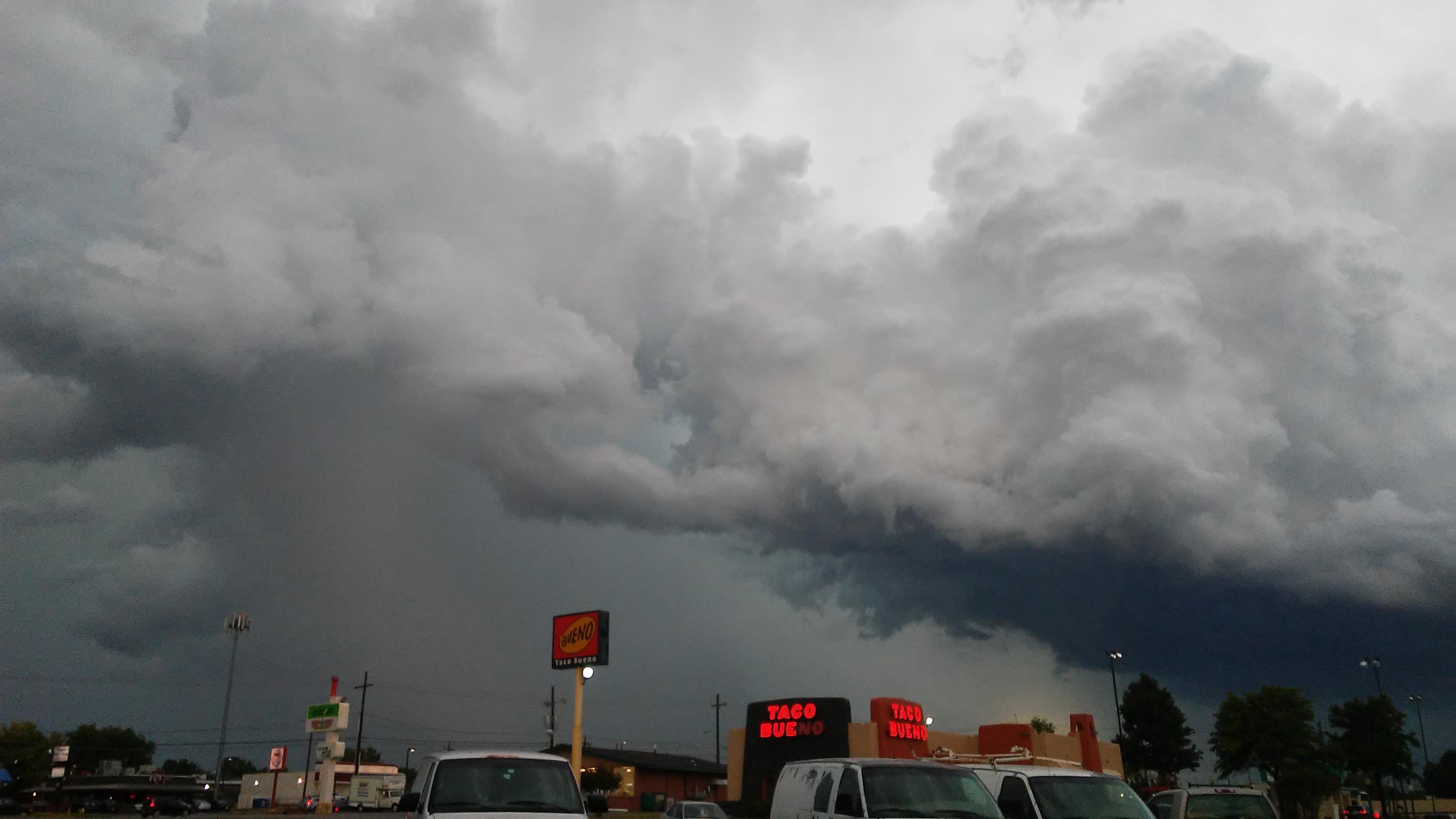 Took this of a storm in Tulsa Ok r/oklahoma