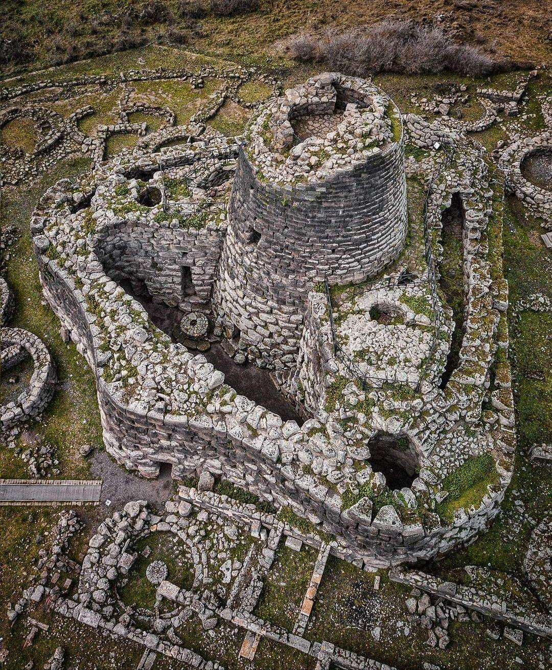 Ruins from the nuragic civilization in Sardinia, Italy r/europe