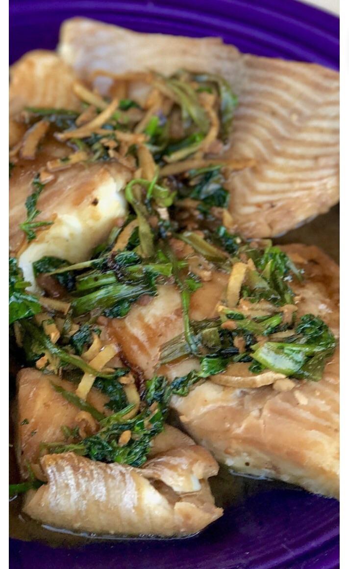Chinese steamed fish with ginger and Scallion sauce. Recipe in comments r/ketorecipes