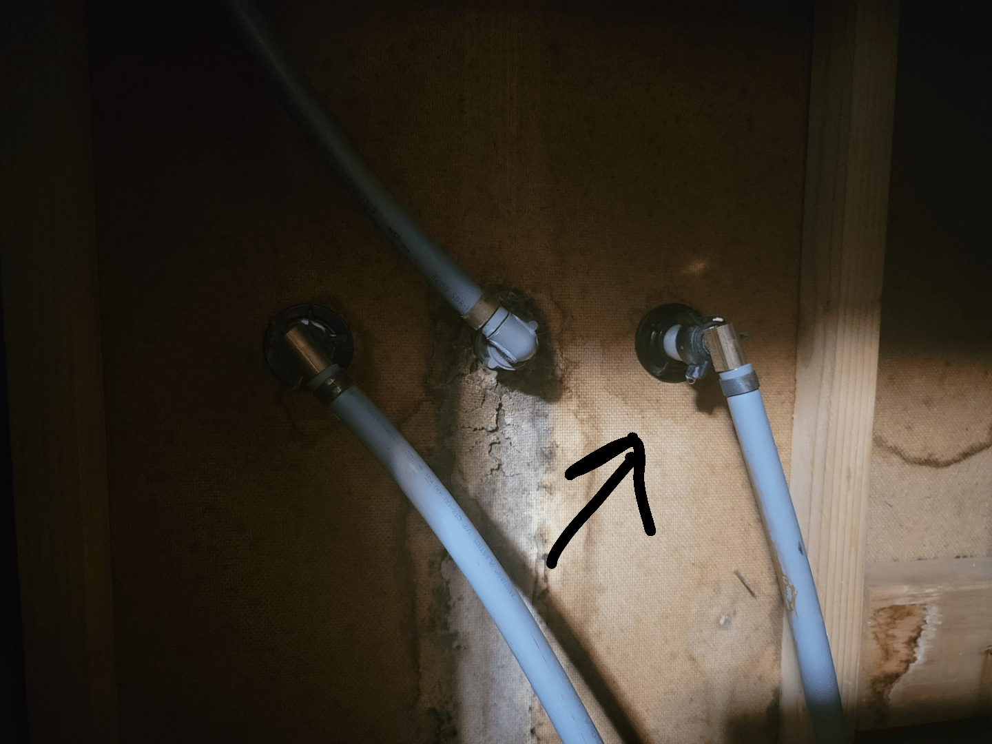 New faucet and PEX pipe leaking behind wall r/Plumbing