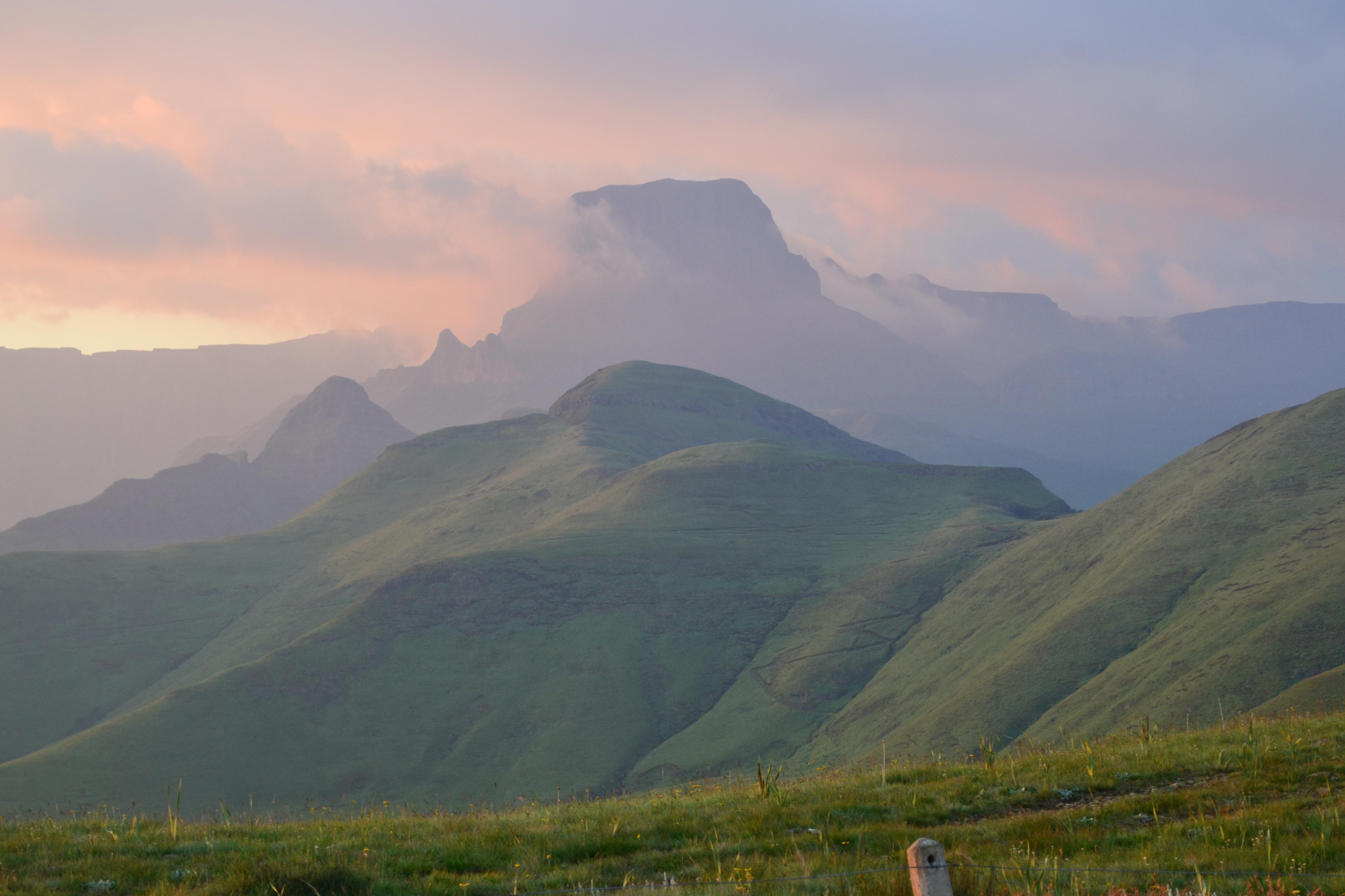 Expose Nature Drakensberg Mountains, South Africa [4608x3072] [OC]