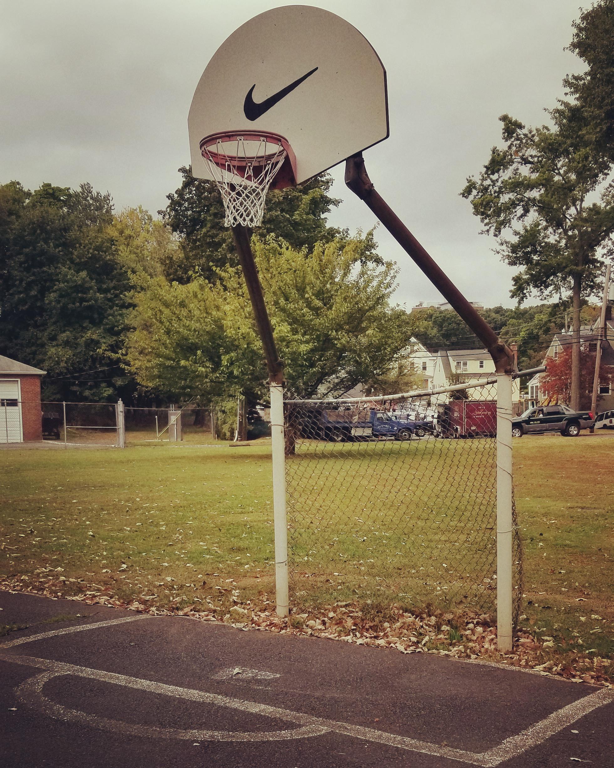 This basketball hoop doubles as a little soccer net r/mildlyinteresting