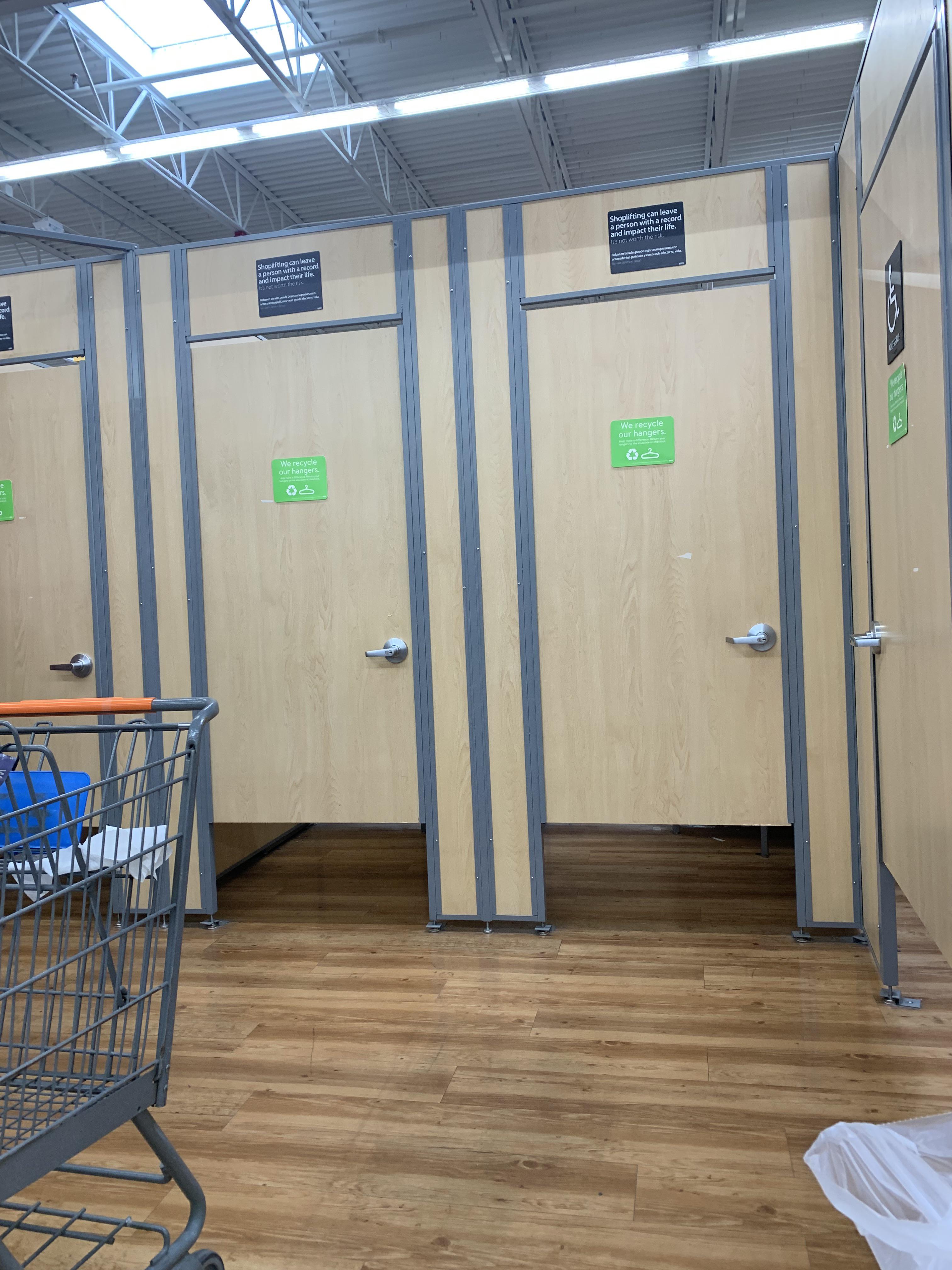 “Is this the dressing room?” 😐 r/walmart