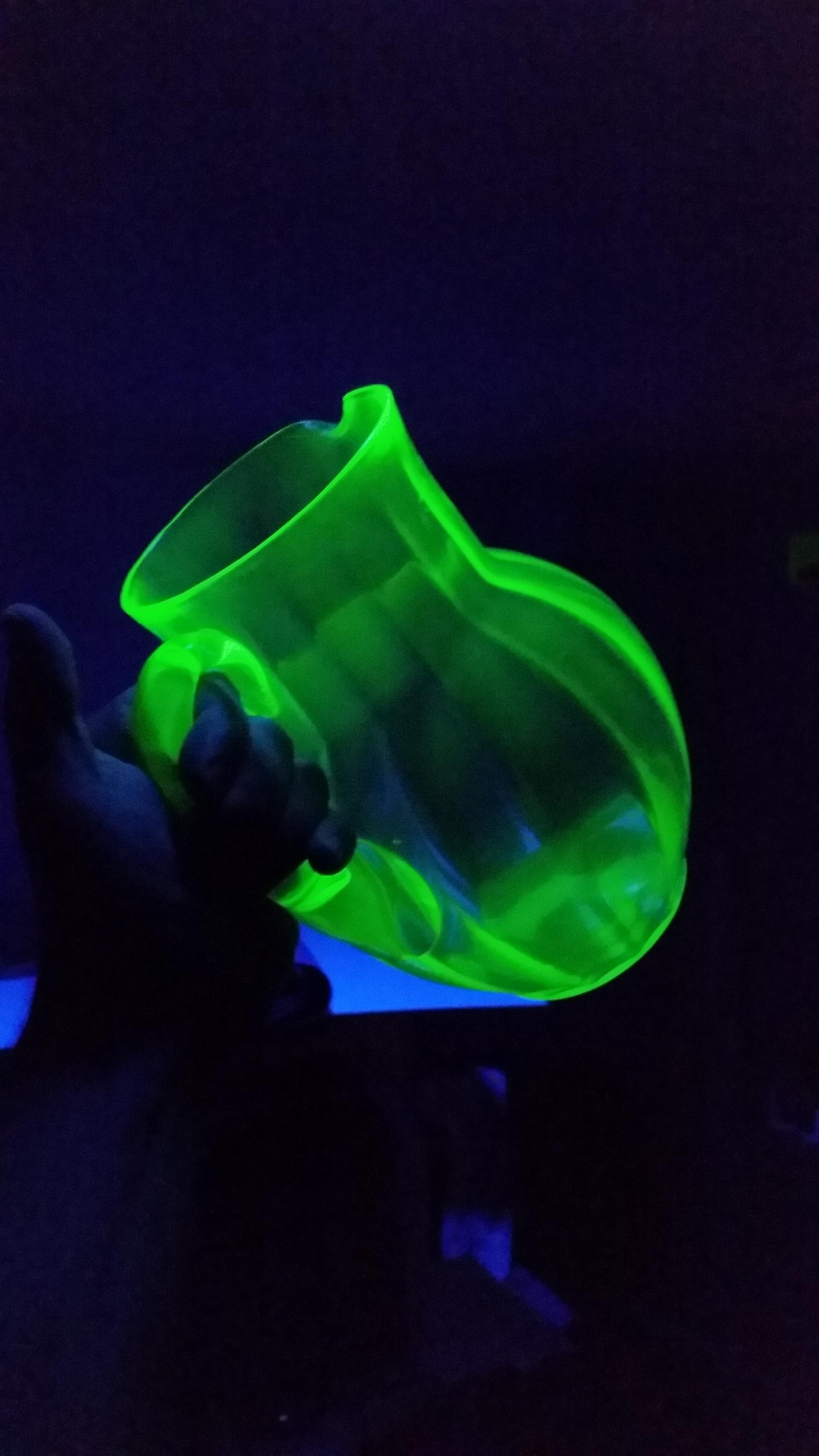 I got a set of uranium glassware today. It glows under blacklight! r