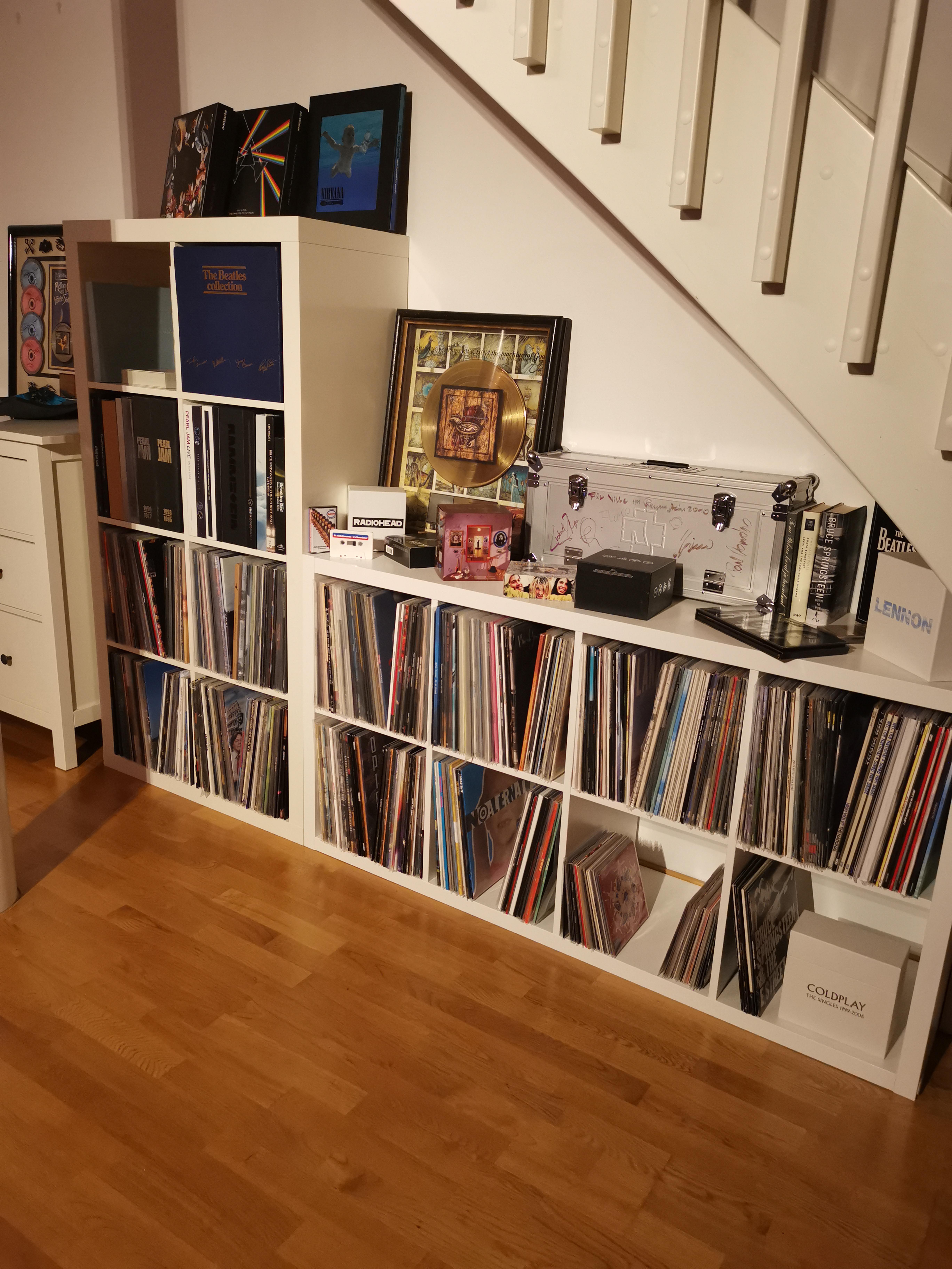 My vinyl collection 🖤 r/vinyl