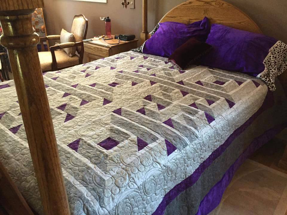 This quilt with a "3D" maze mildlyinteresting