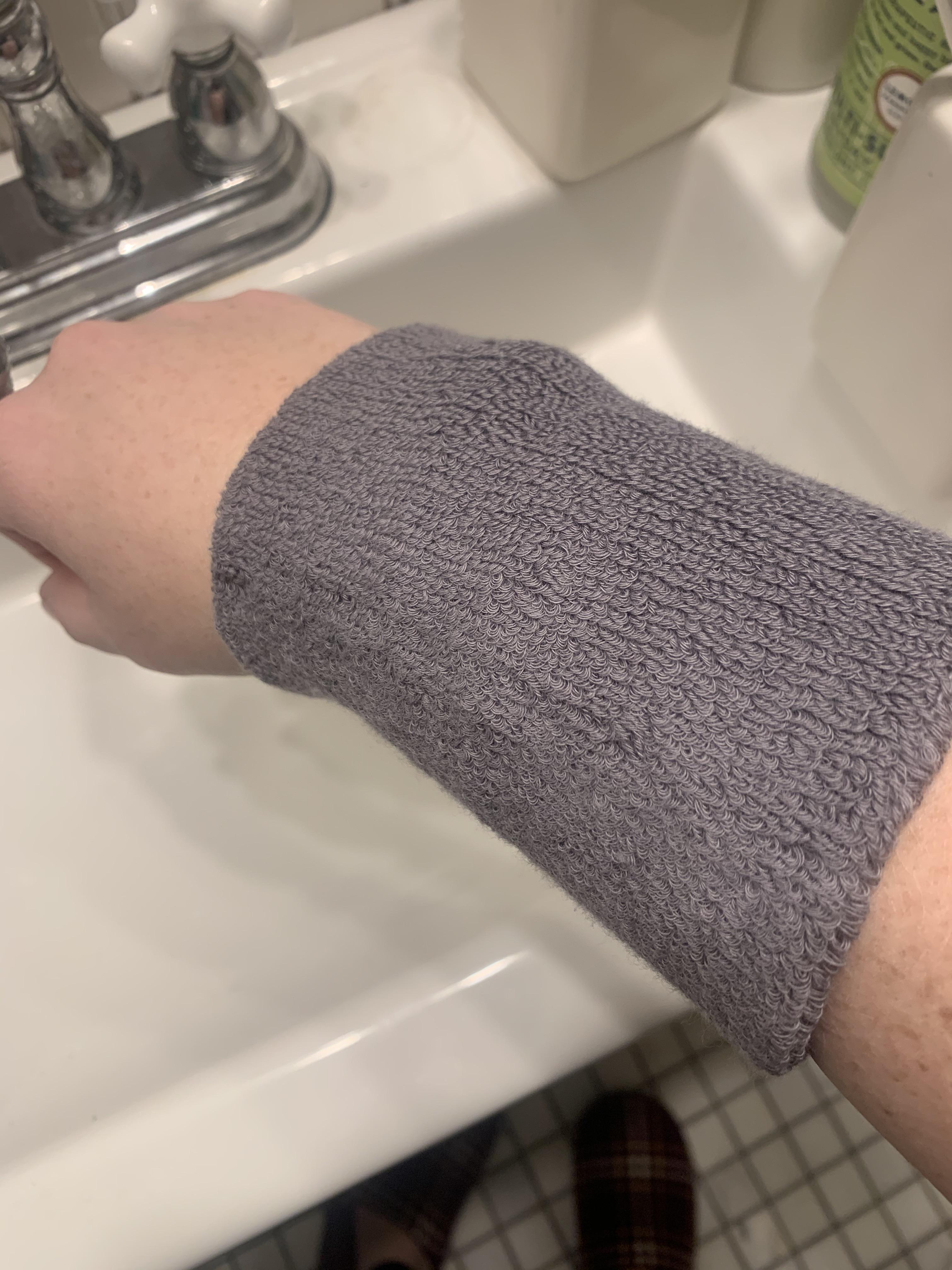 [misc] Here’s a tip i wear wrist sweatbands while i wash my face to