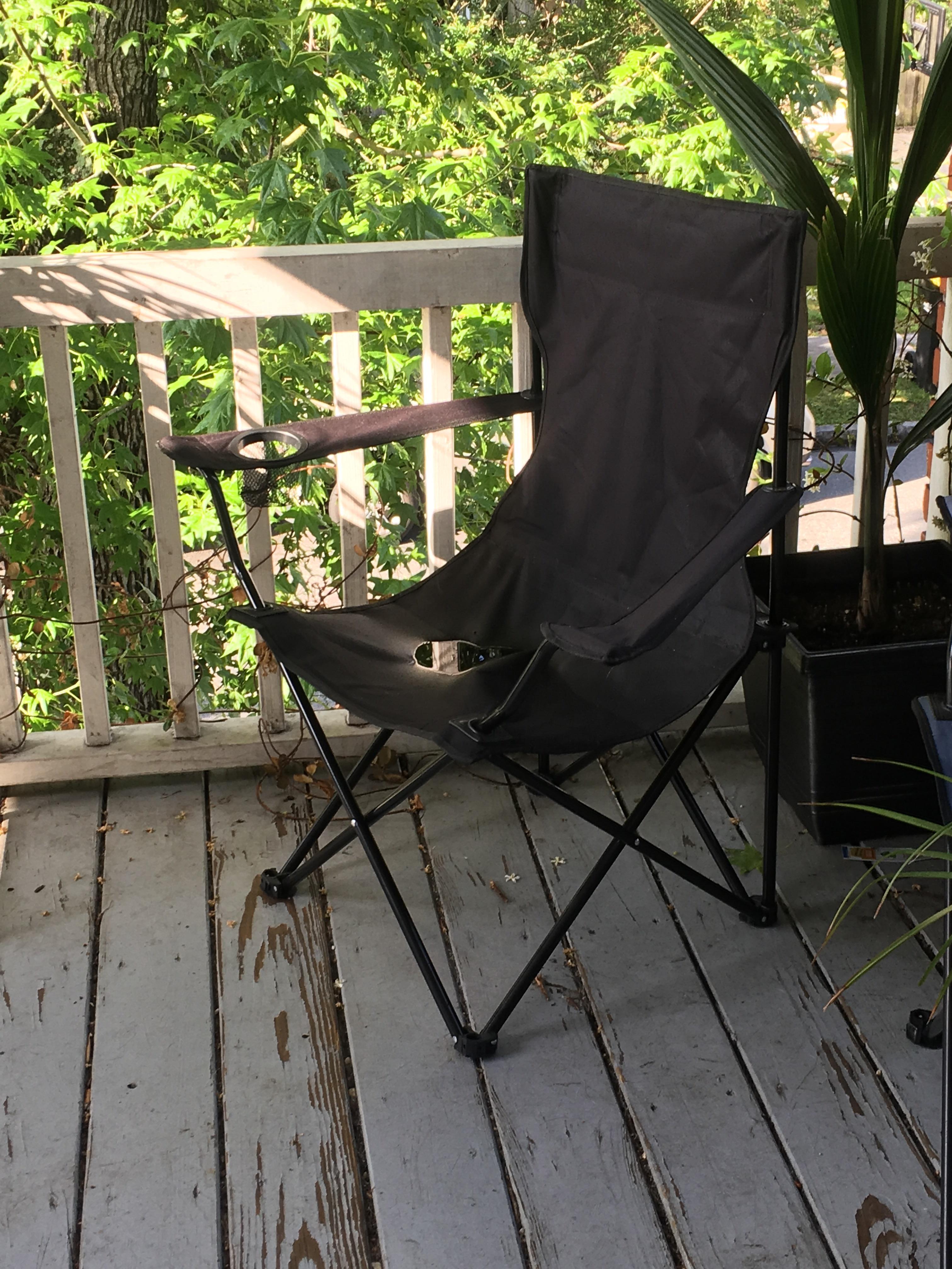 Thought there was a hole in the chair. r/confusing_perspective